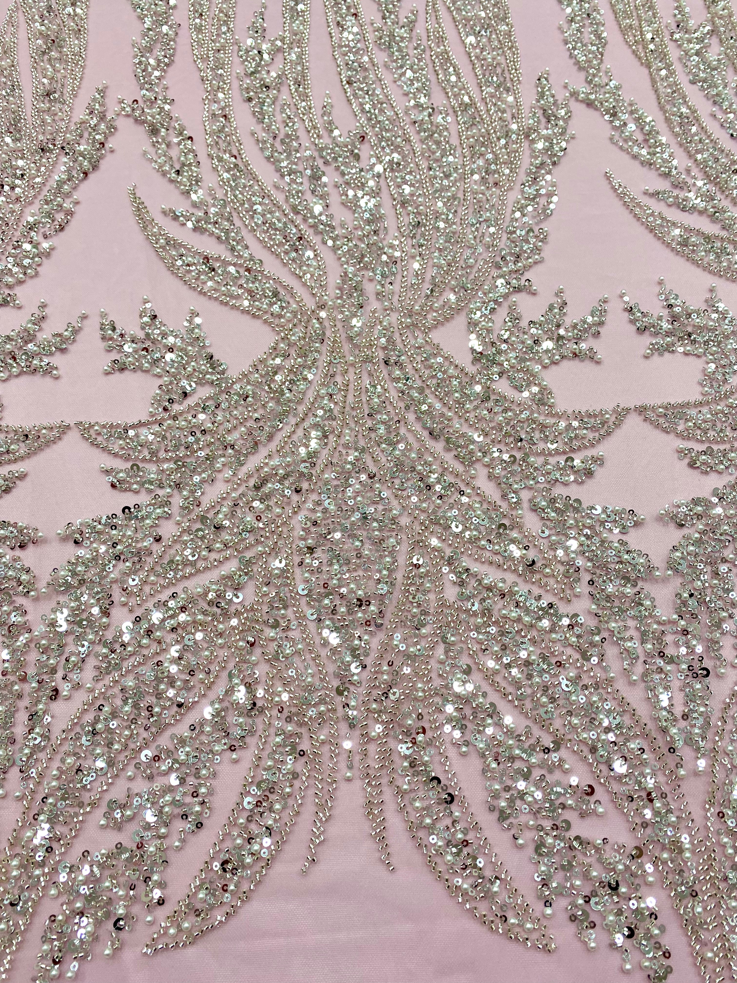Dantela Couture Argintie pe Tulle Roz cu Panou, cu Perle, Margele si Paiete