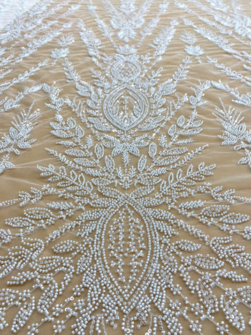 Dantela Couture Ivory szimmetrikus mintával, gyöngyökkel és flitterekkel