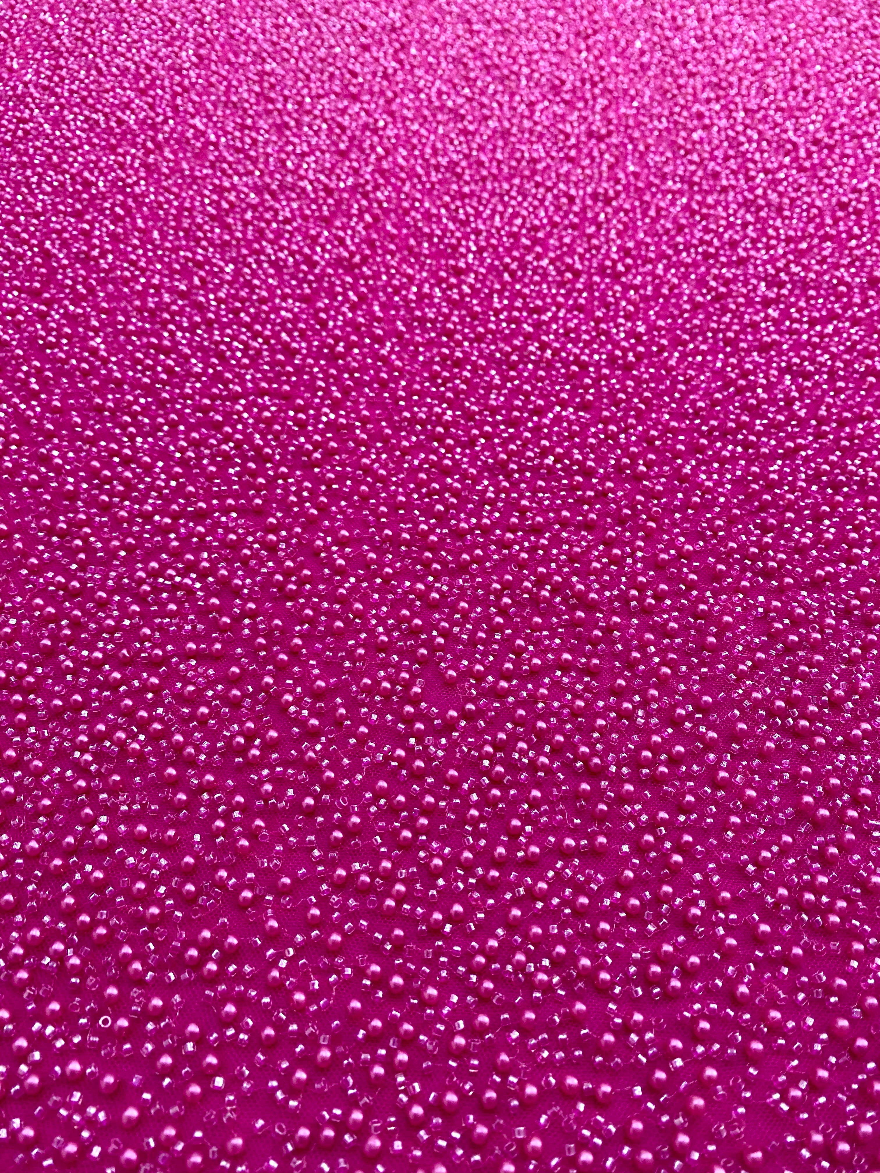 Dantela Couture Fucsia általános mintával, gyöngyökkel és gyöngyöcskékkel