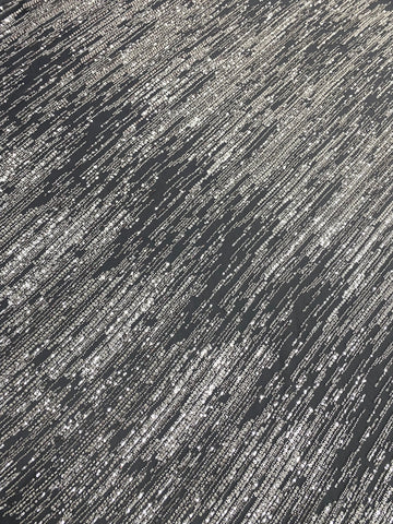 Csipke Couture ezüst színben antracitszürke tüllön, lineáris mintával, gyöngyökkel és flitterekkel