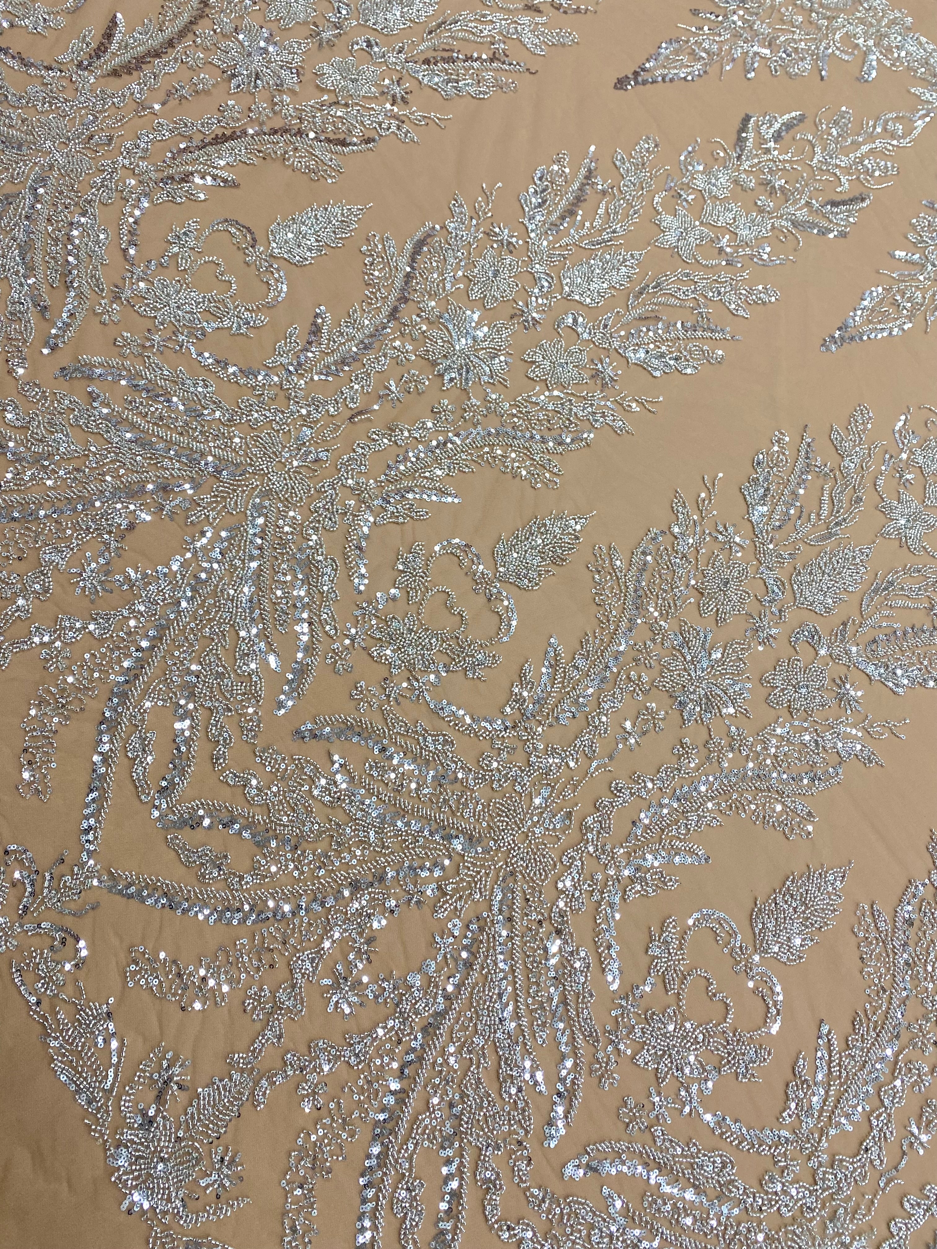 Csipke Couture ezüst tüll nude alapon, virágmintával, gyöngyökkel és flitterekkel