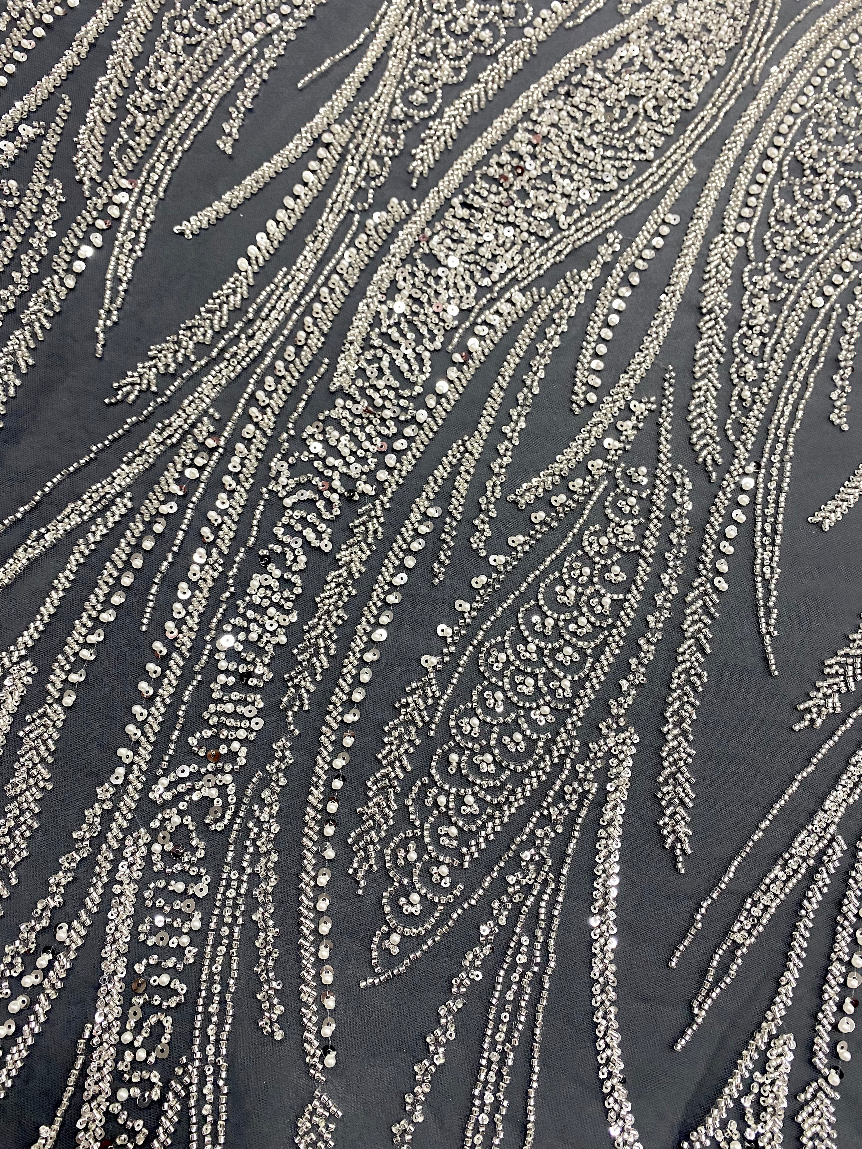 Dantela Couture Argintie pe Tulle Antracit cu Panou, cu Perle, Margele si Paiete