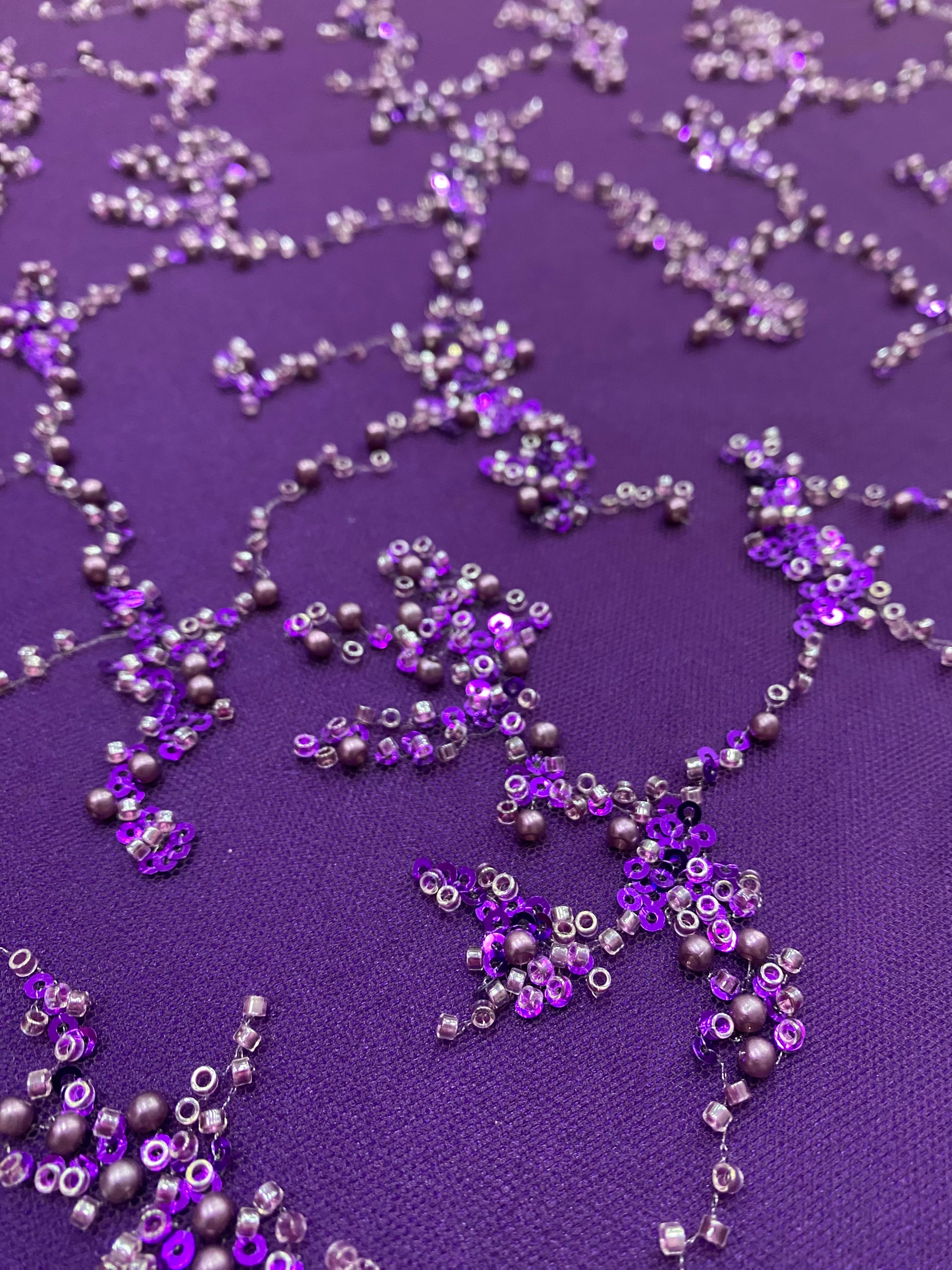 Dantela Couture Sötétlila Gyöngyökkel, Gyöngyökkel és Flitterekkel