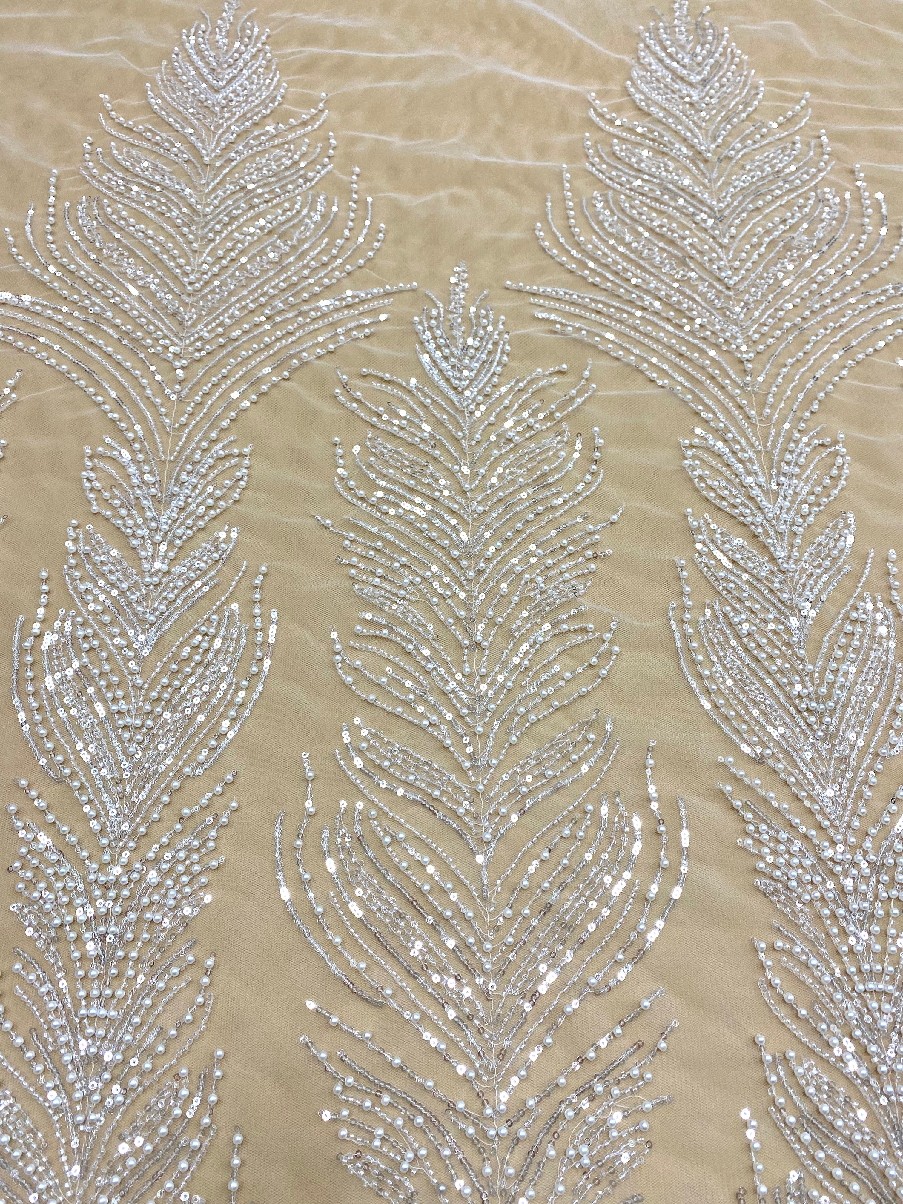 Dantela Couture Diamond geometriai mintával, gyöngyökkel, gyöngyökkel és flitterekkel