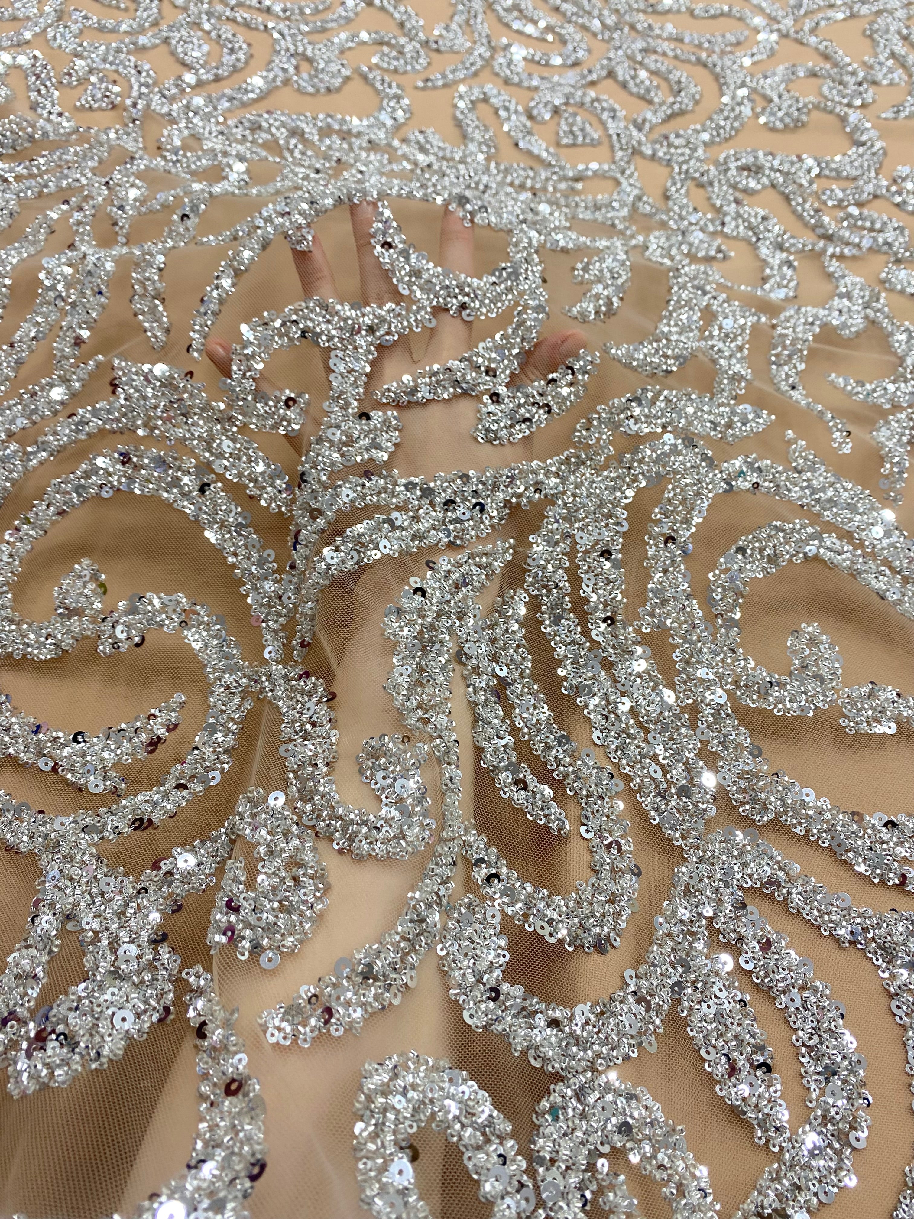 Csipke Couture ezüst tüll nude alapon gyöngyökkel és flitterekkel