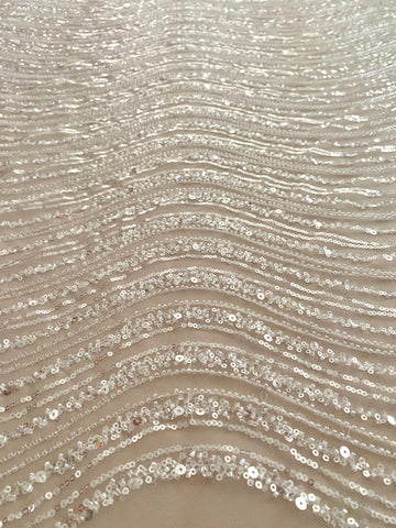 Dantela Couture Diamond lineáris mintával, gyöngyökkel és flitterekkel