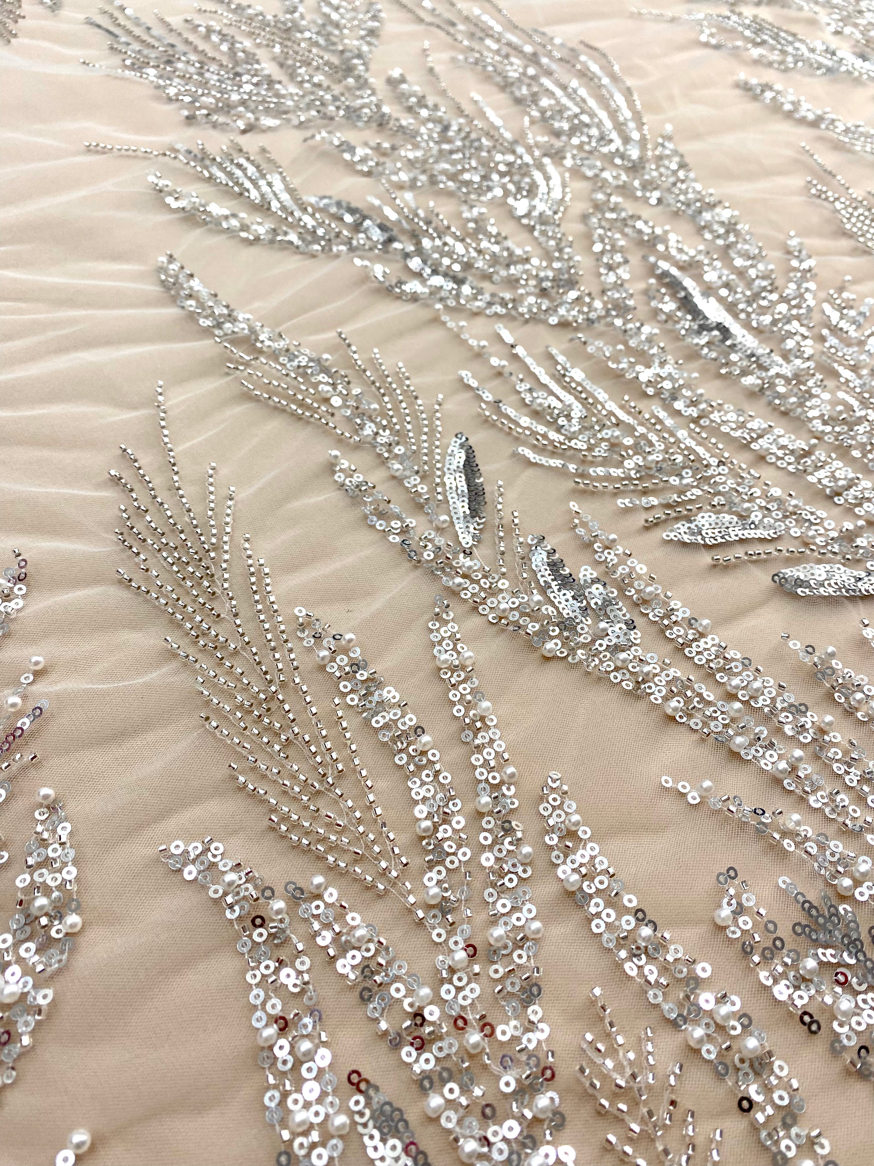 Dantela Couture Argintie cu Frunze, cu Perle, Margele si Paiete