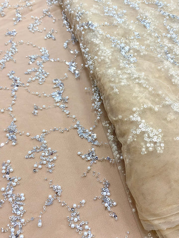 Dantela Couture Argintie pe Tulle Nude, cu Perle, Margele si Paiete