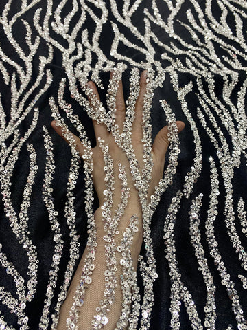 Dantela Couture Argintie pe Tulle Negru cu Siraguri, cu Margele si Paiete