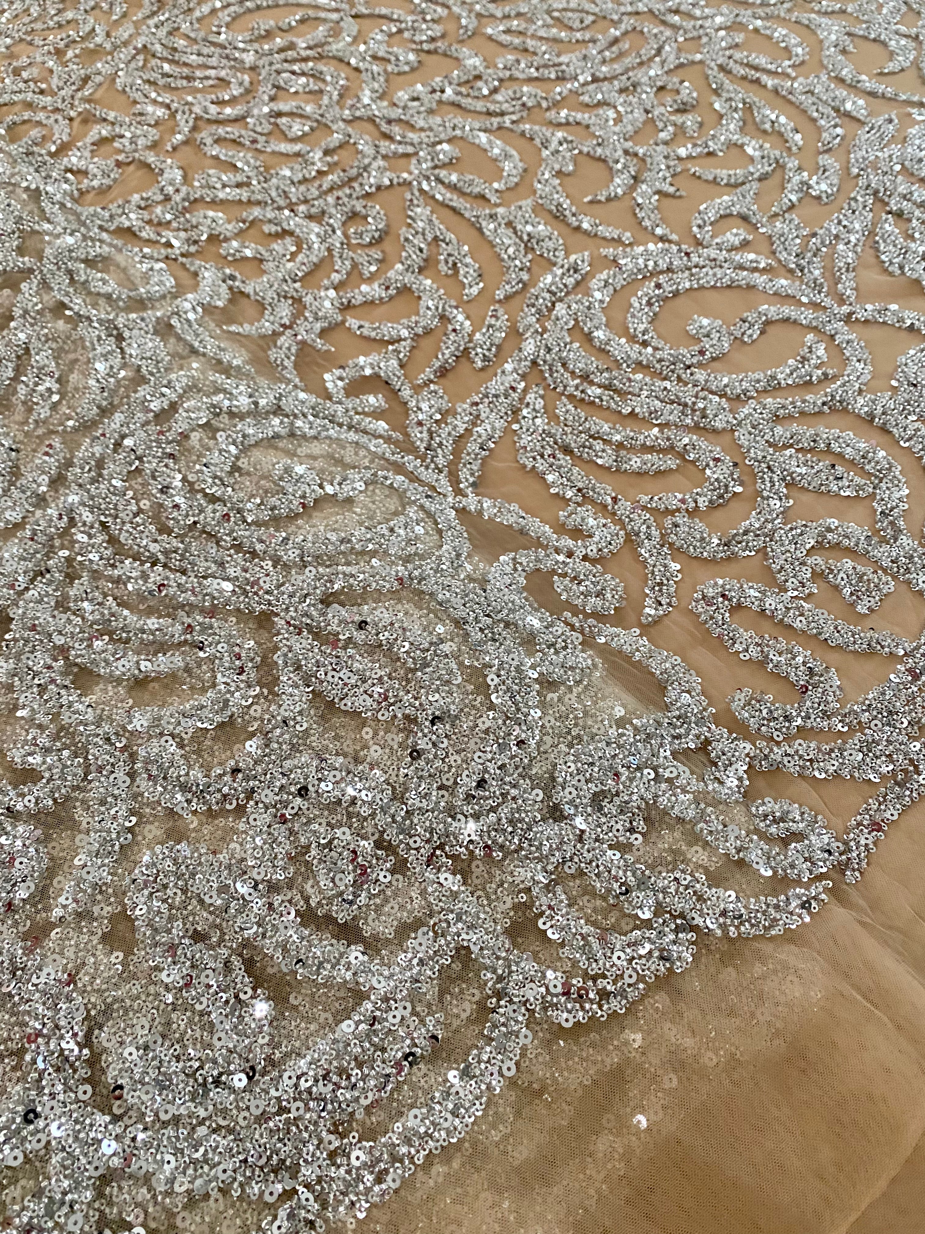 Dantela Couture Argintie cu Tulle Nude cu Margele si Paiete