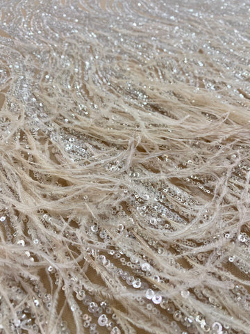 Dantela Couture Argintie pe Tulle Nude cu Pene de Strut, cu Model Liniar, cu Margele si Paiete