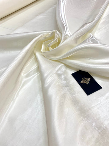 Folyékony Satin Fix Krém Világos
