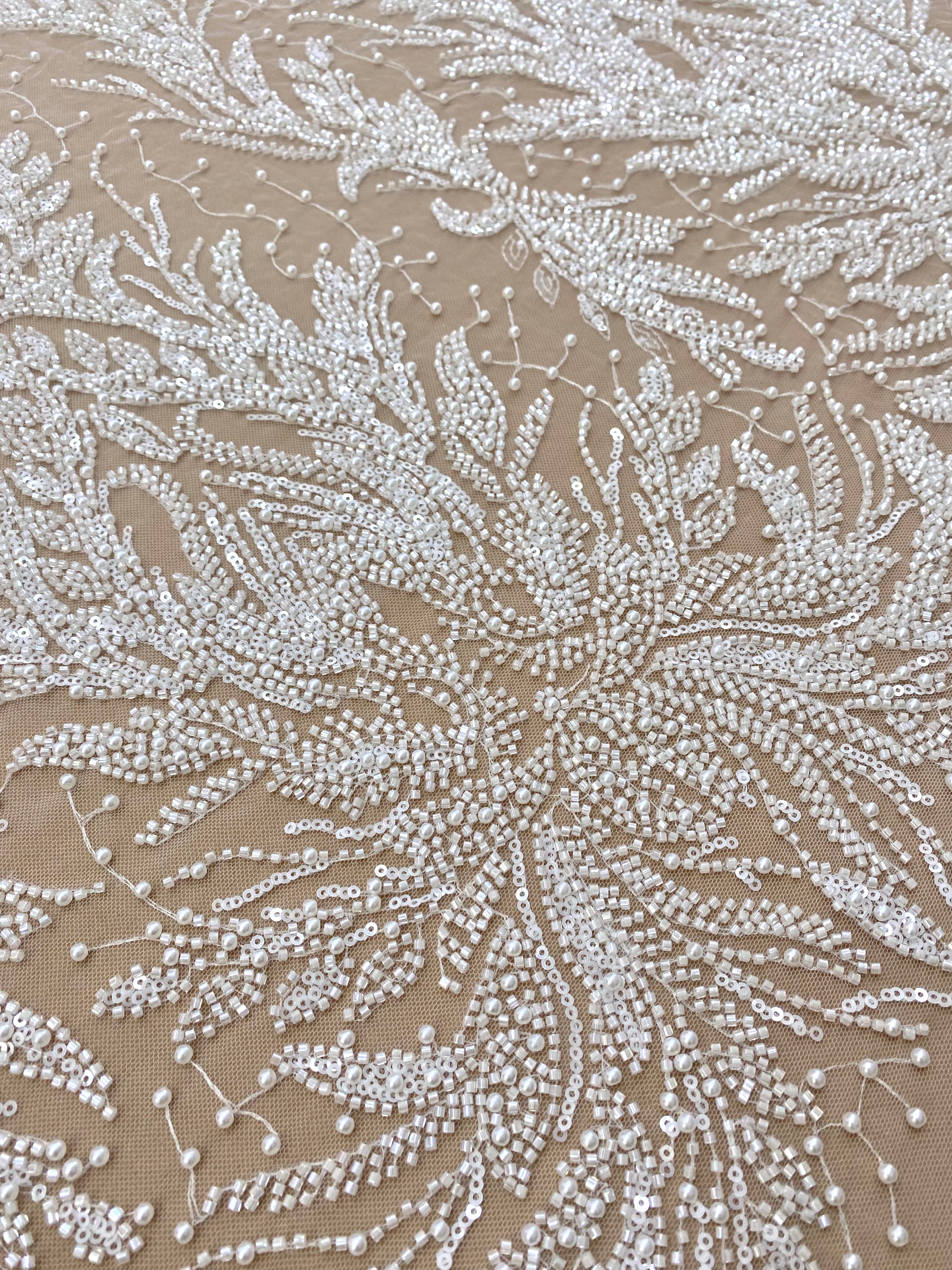 Dantela Couture Ivory cu Model Simetric, cu Perle, Margele si Paiete