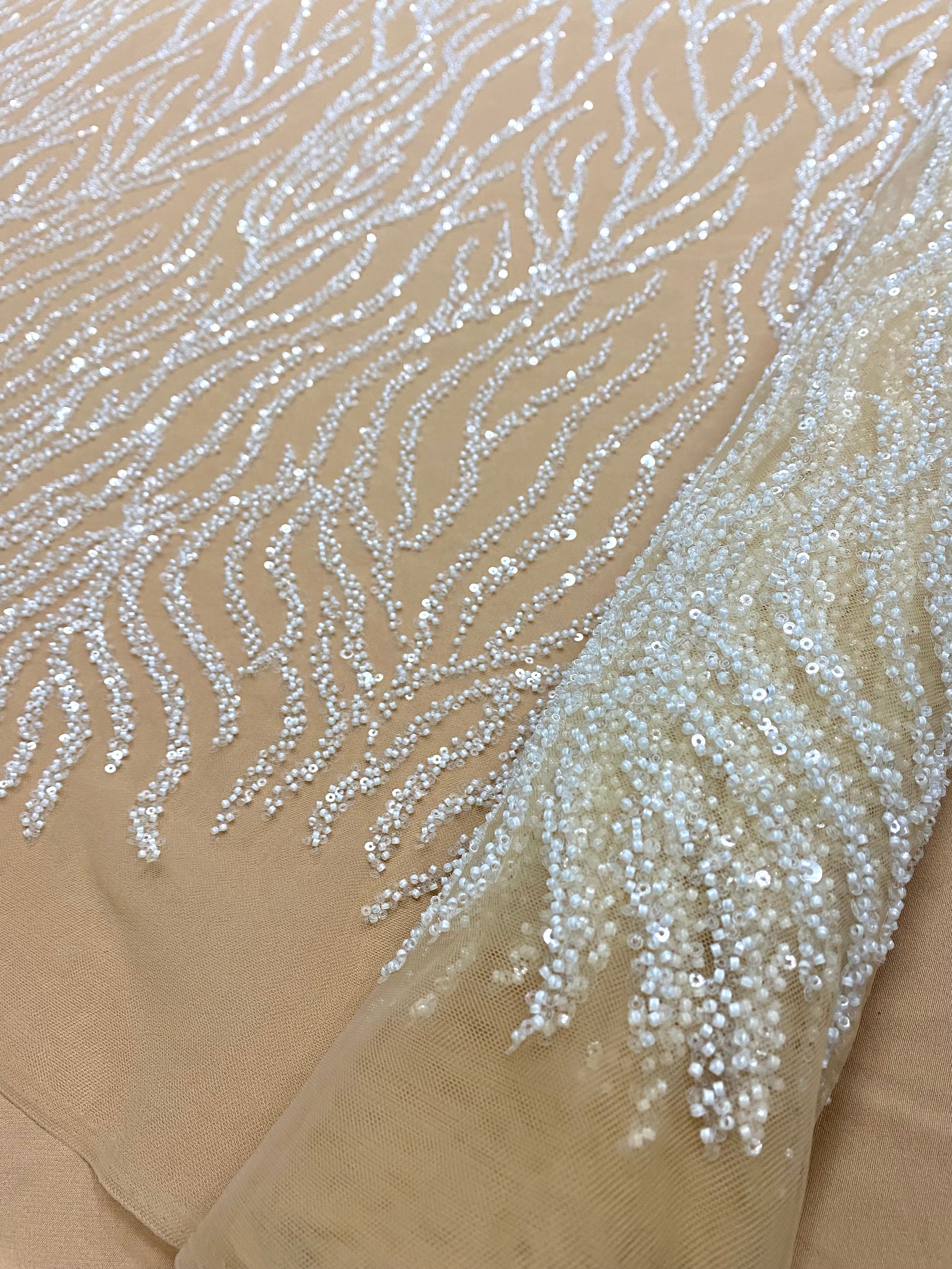 Dantela Couture Ivory cu Tulle Nude cu Siraguri, cu Margele si Paiete