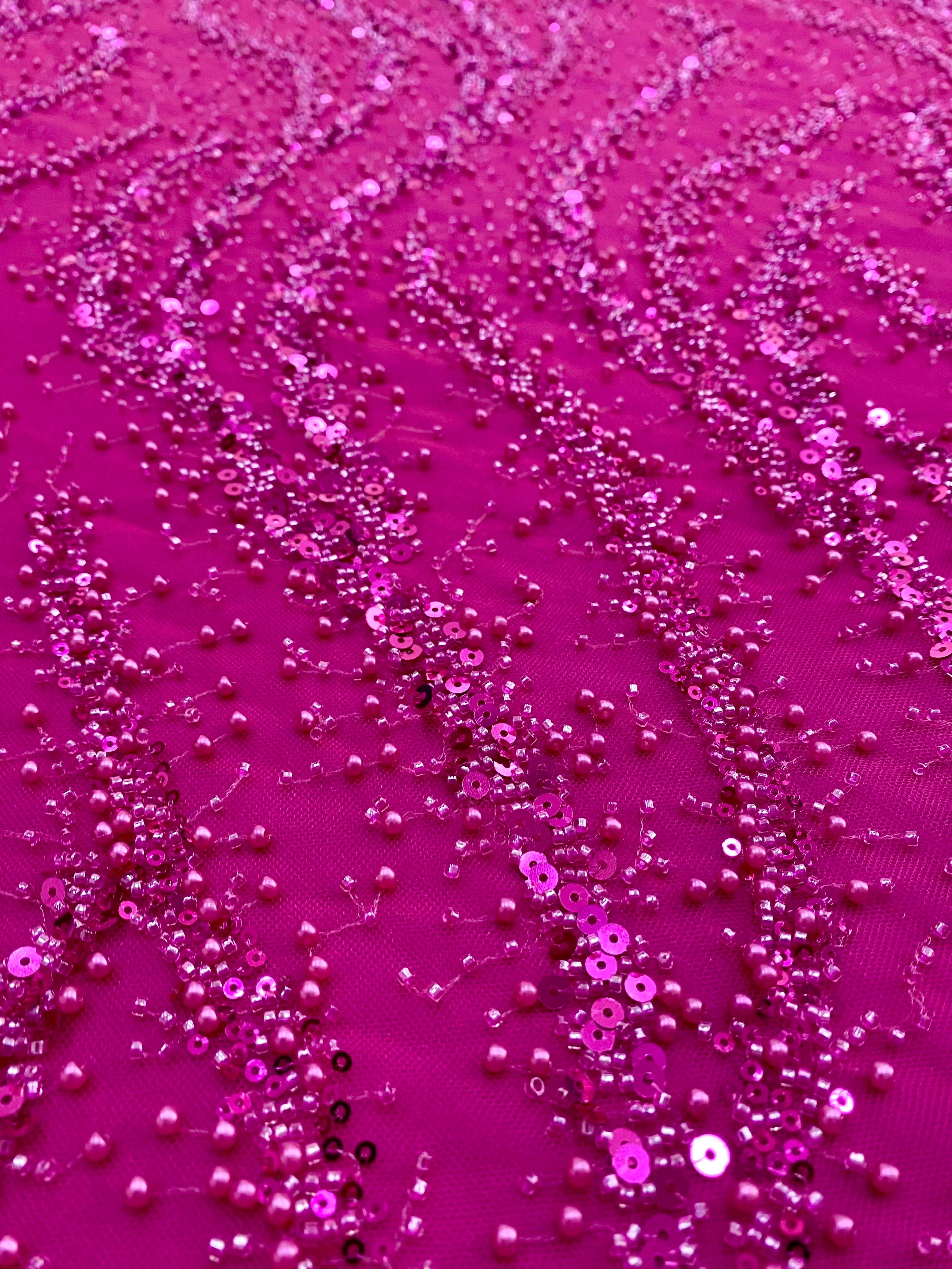 Dantela Couture Fucsia gyöngyökkel, gyöngyökkel és flitterekkel