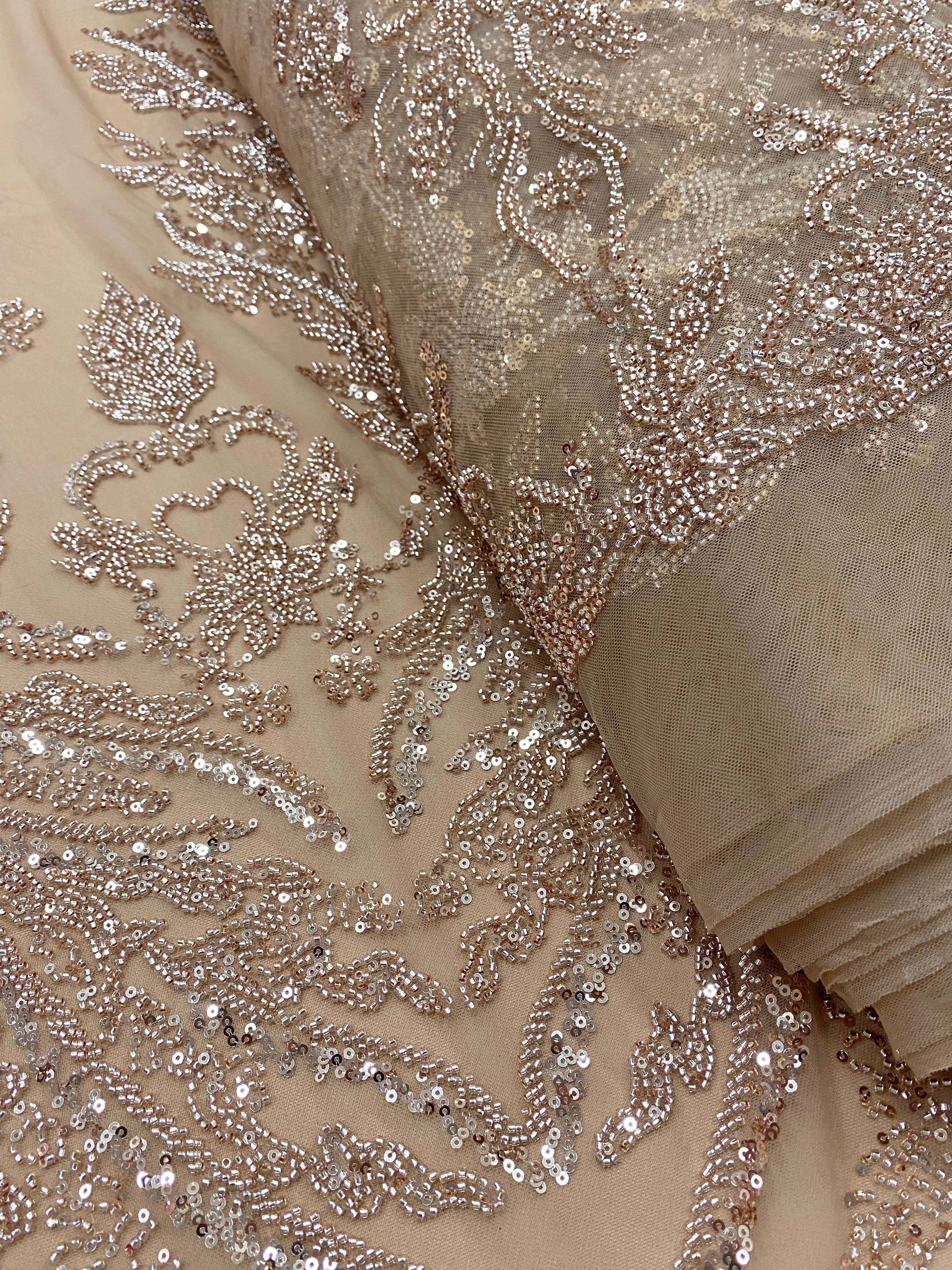 Csipke Couture Arany Rózsa Virágmintával, Gyöngyökkel és Flitterekkel