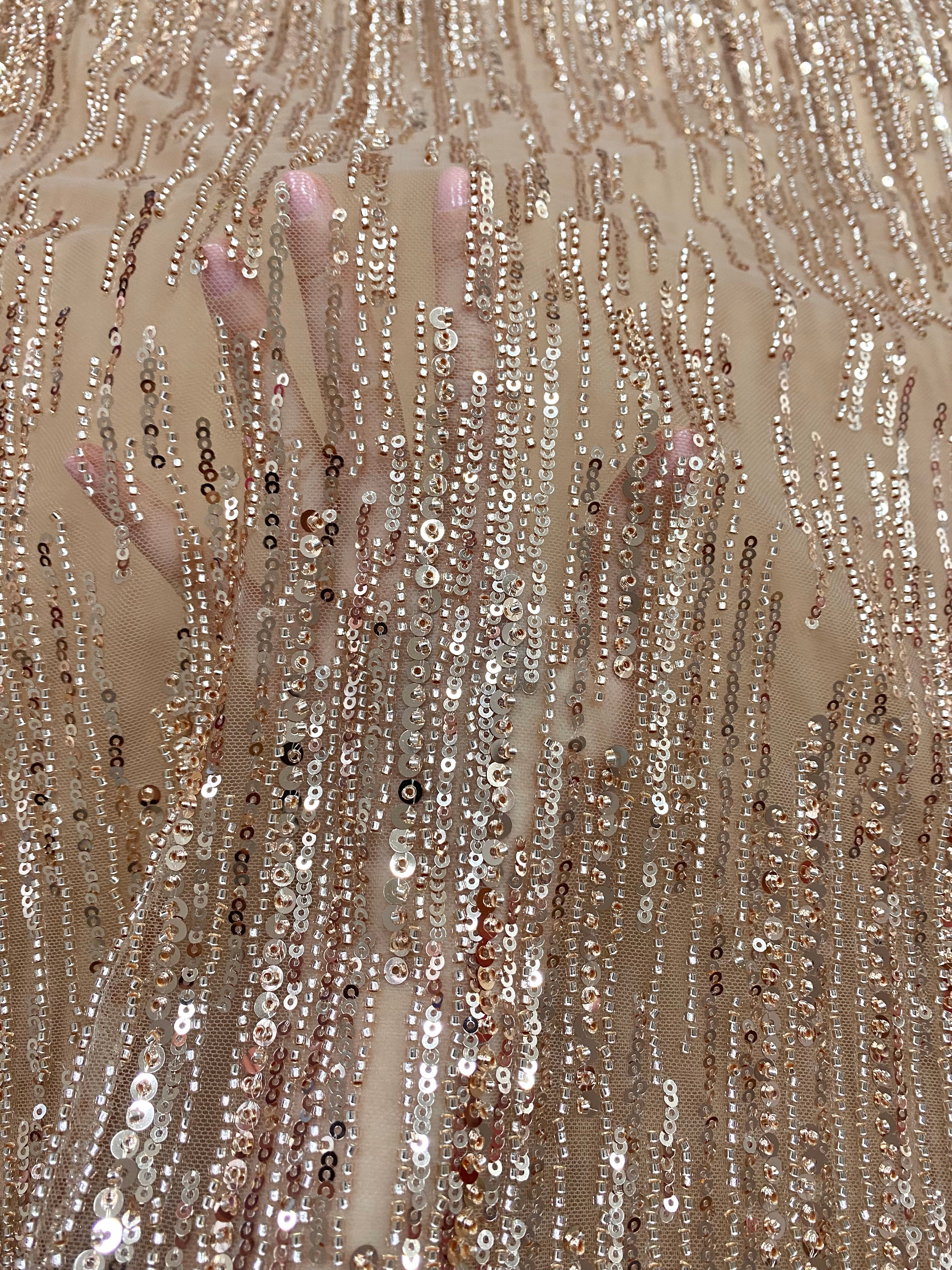 Dantela Couture Arany Rose lineáris mintával, gyöngyökkel és flitterekkel