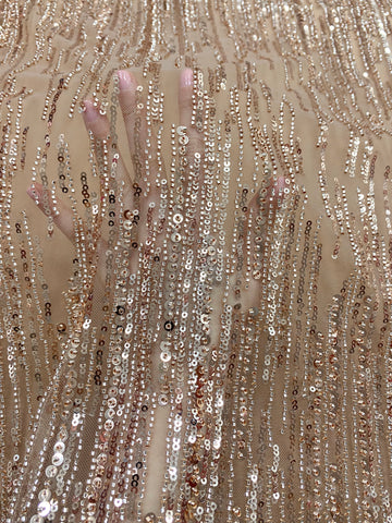Dantela Couture Arany Rose lineáris mintával, gyöngyökkel és flitterekkel