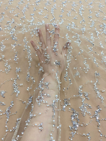 Dantela Couture Argintie pe Tulle Nude, cu Perle, Margele si Paiete