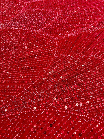 Piros Couture csipke geometriai mintával, gyöngyökkel, gyöngyöcskékkel és flitterekkel