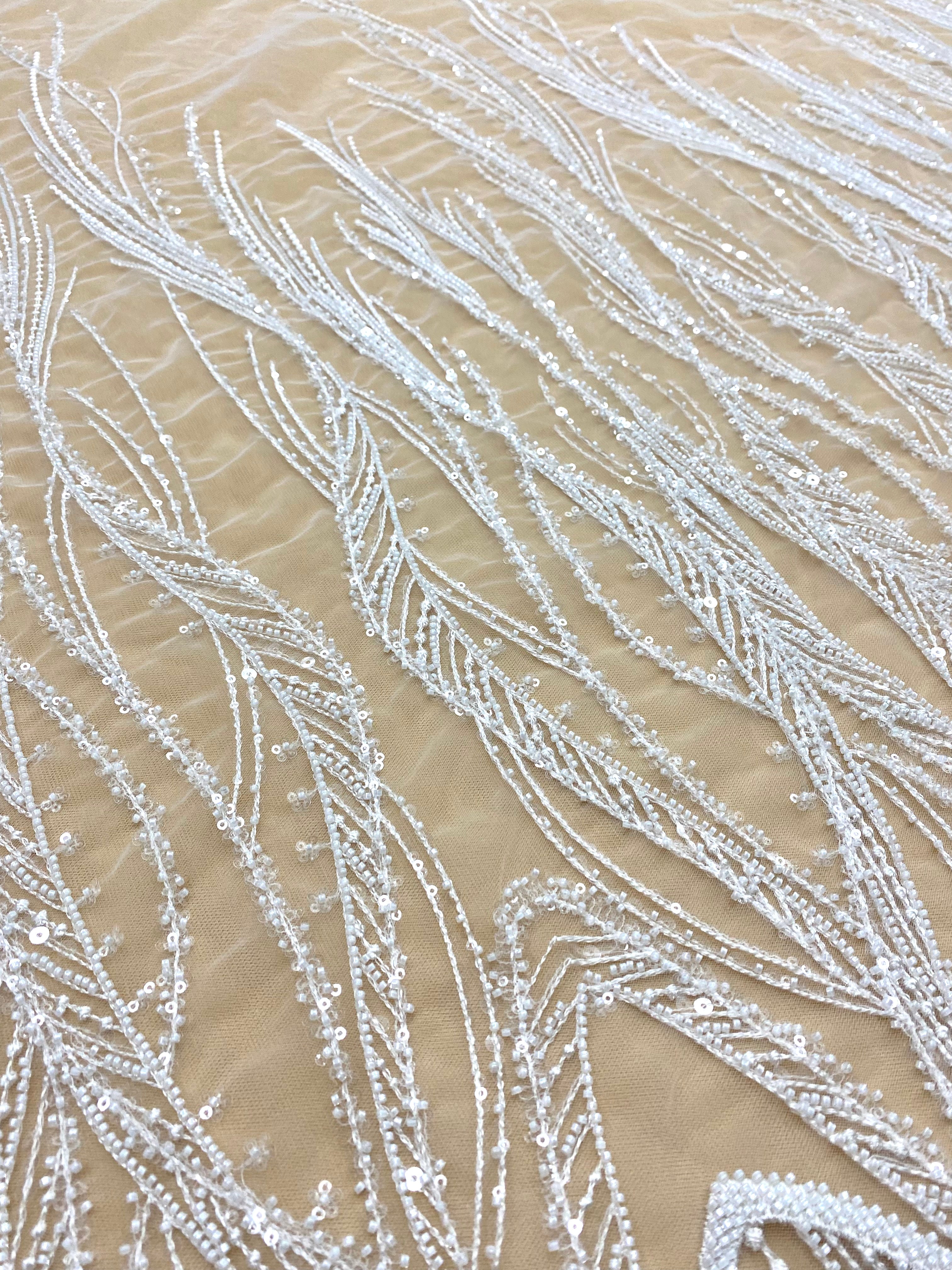 Dantela Couture Ivory geometriai mintával, gyöngyökkel és flitterekkel