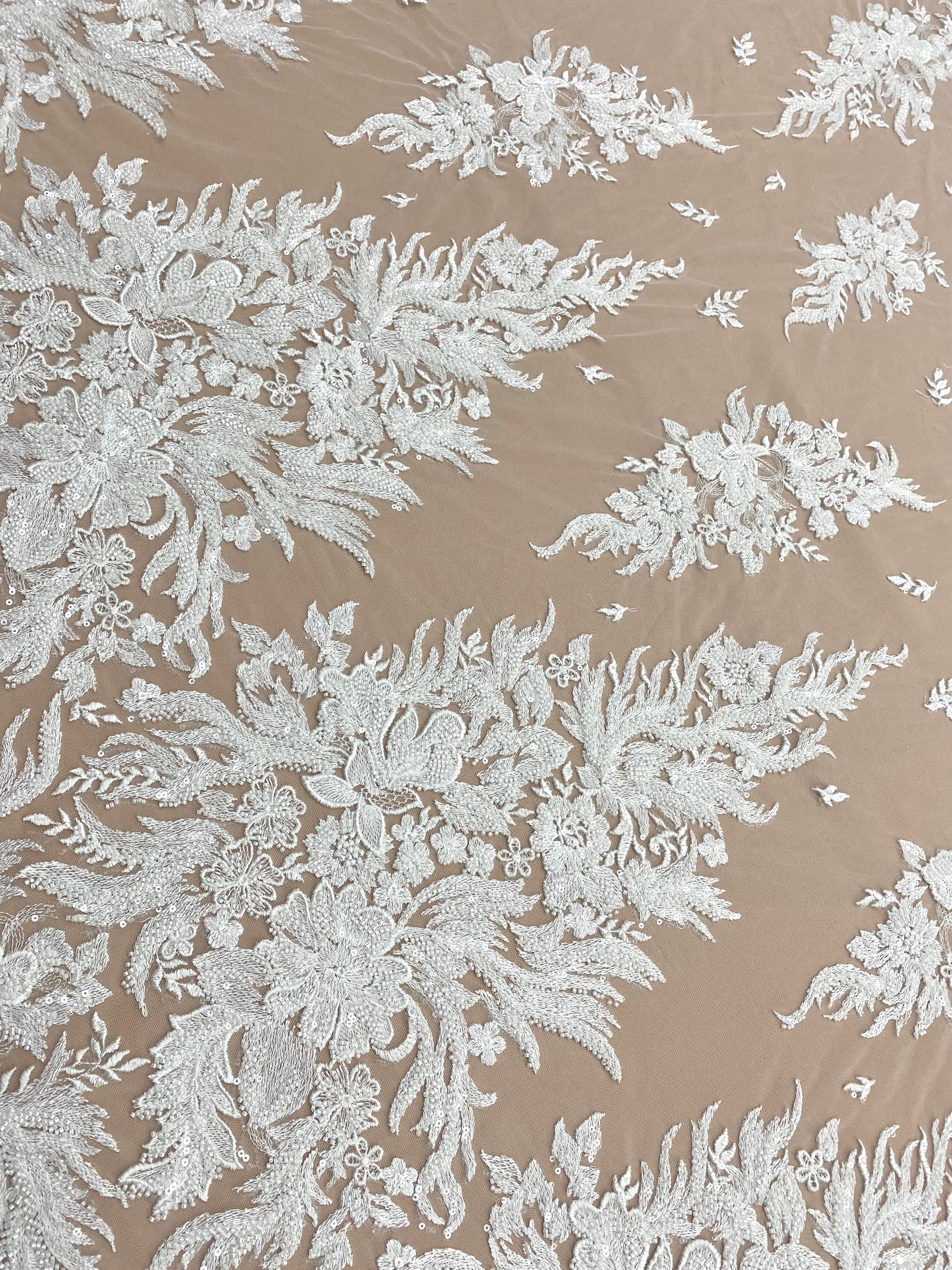 Dantela Couture Ivory virágmintás, gyöngyökkel és flitterekkel