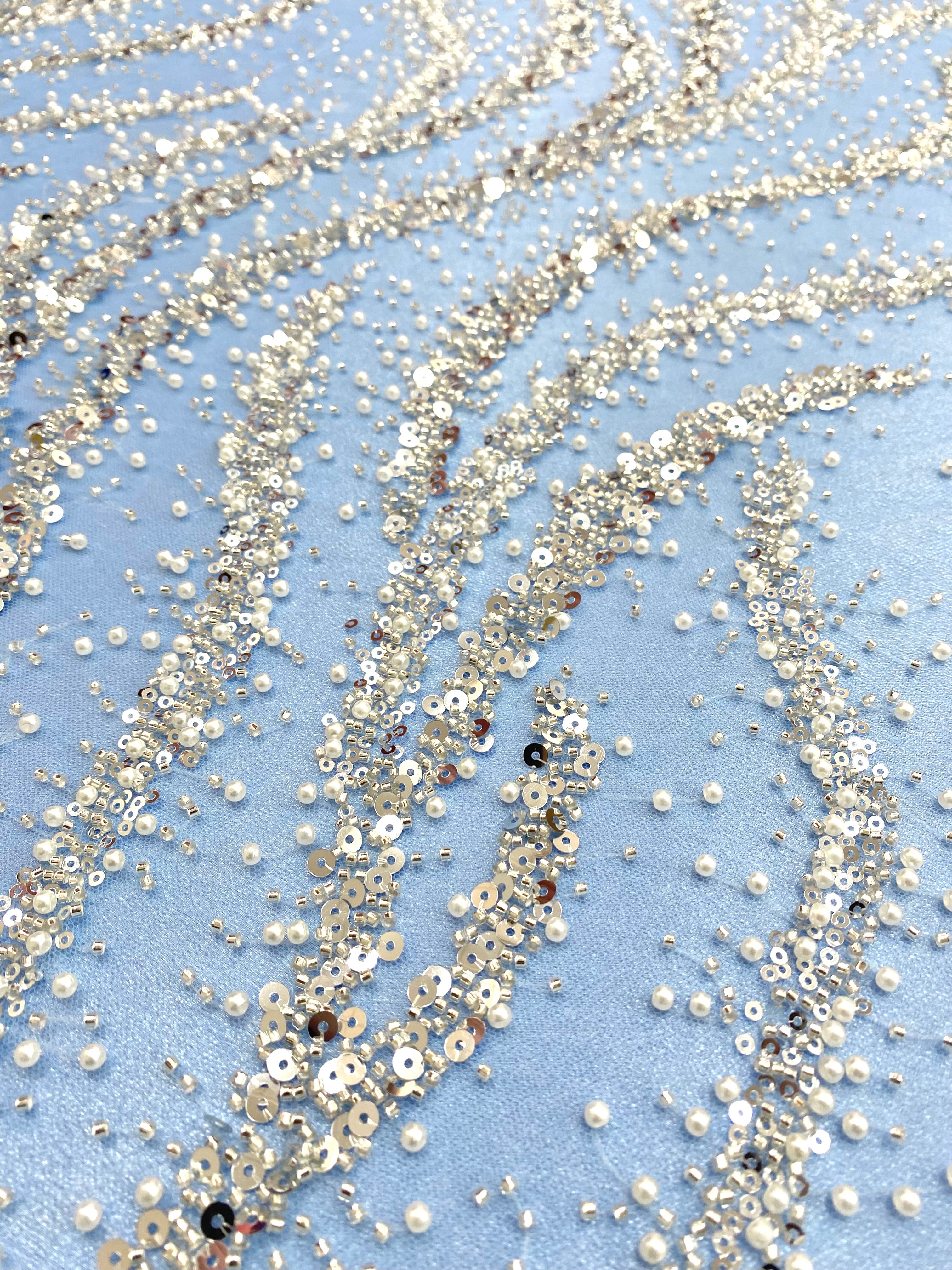 Dantela Couture Argintie pe Tulle Bleu cu Perle, Margele si Paiete