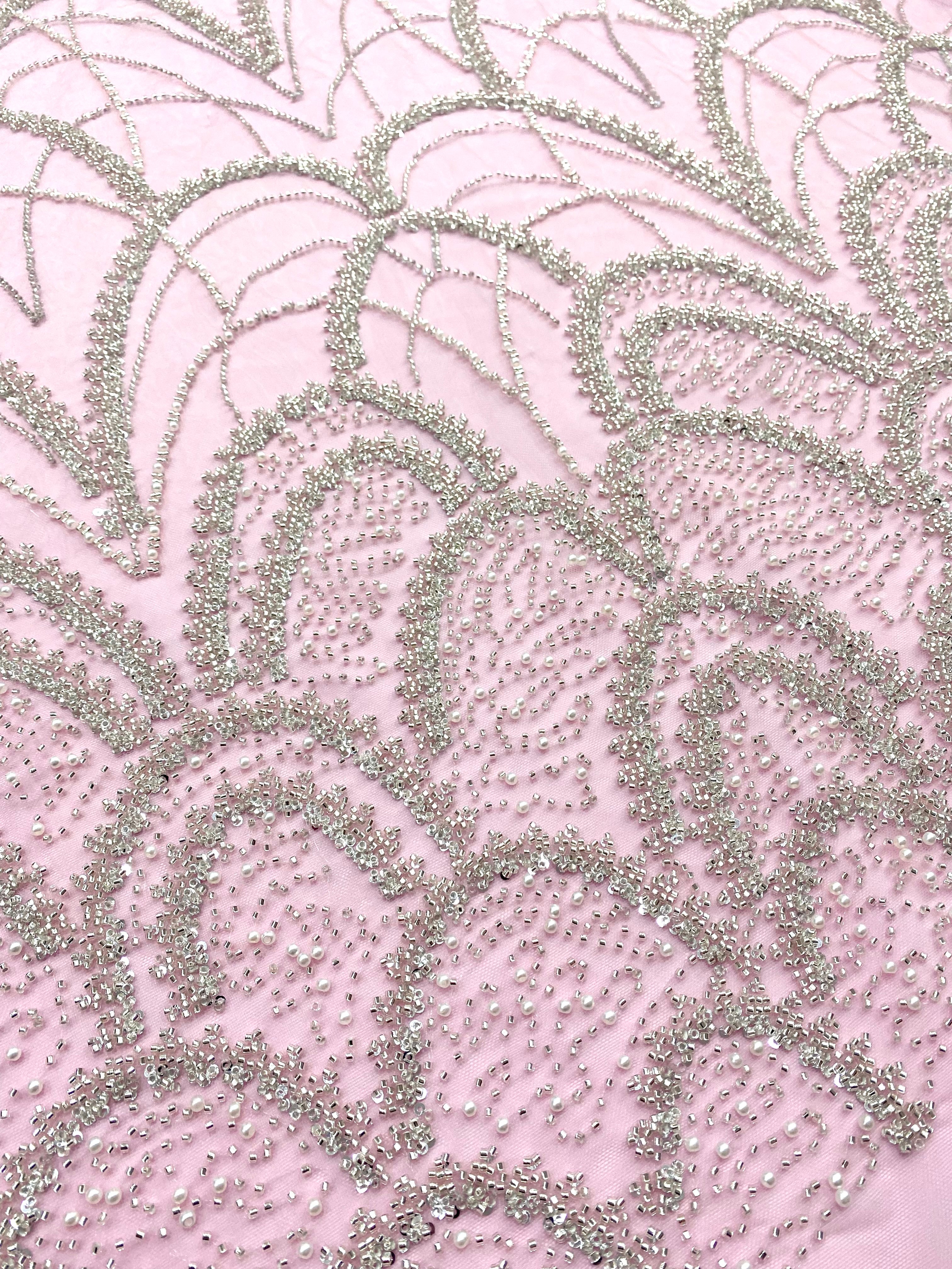 Dantela Couture Argintie pe Tulle Roz cu Model Geometric, cu Perle, Margele si Paiete
