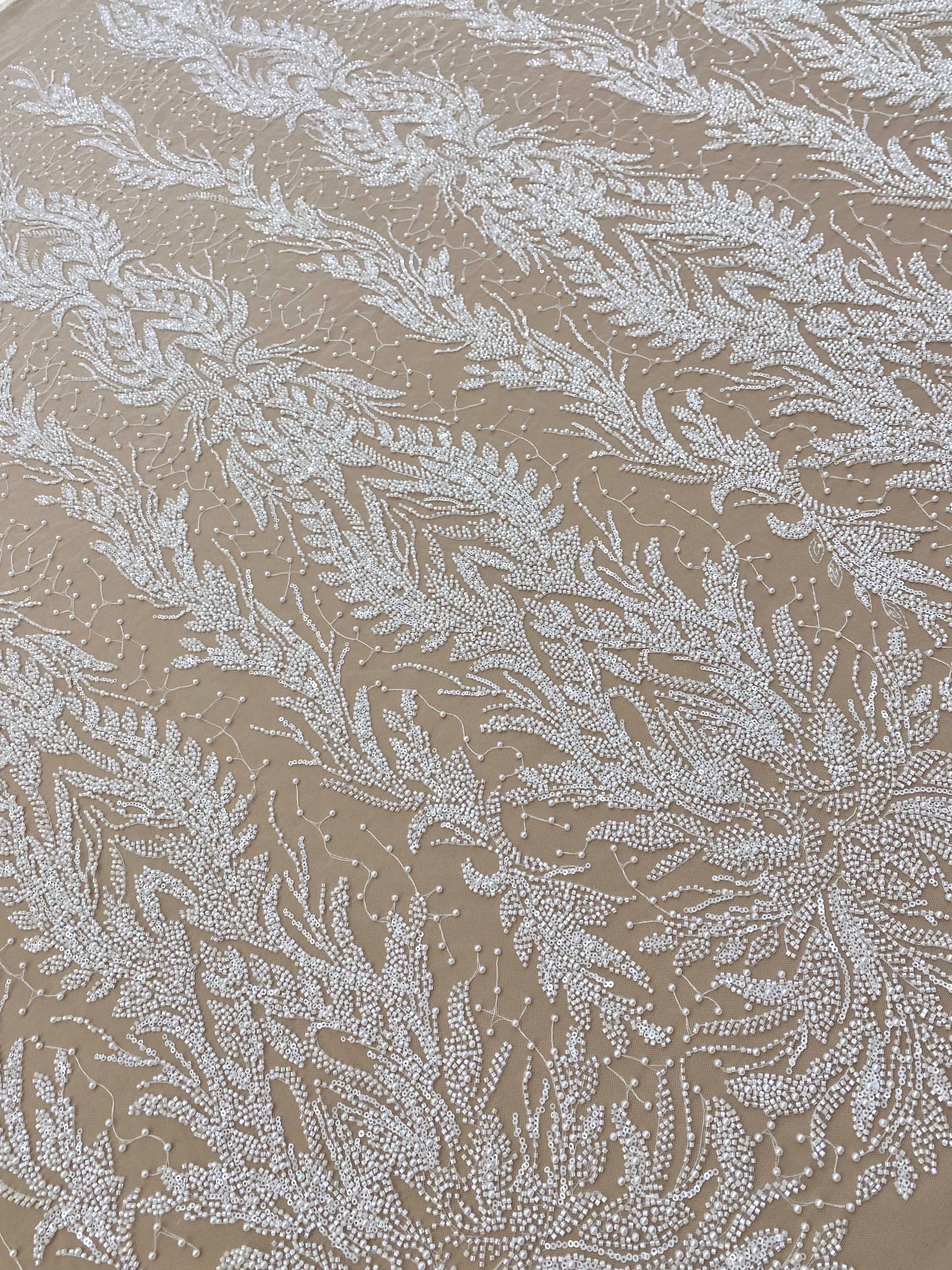 Dantela Couture Ivory cu Model Simetric, cu Perle, Margele si Paiete