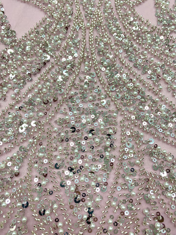 Dantela Couture Argintie pe Tulle Roz cu Panou, cu Perle, Margele si Paiete