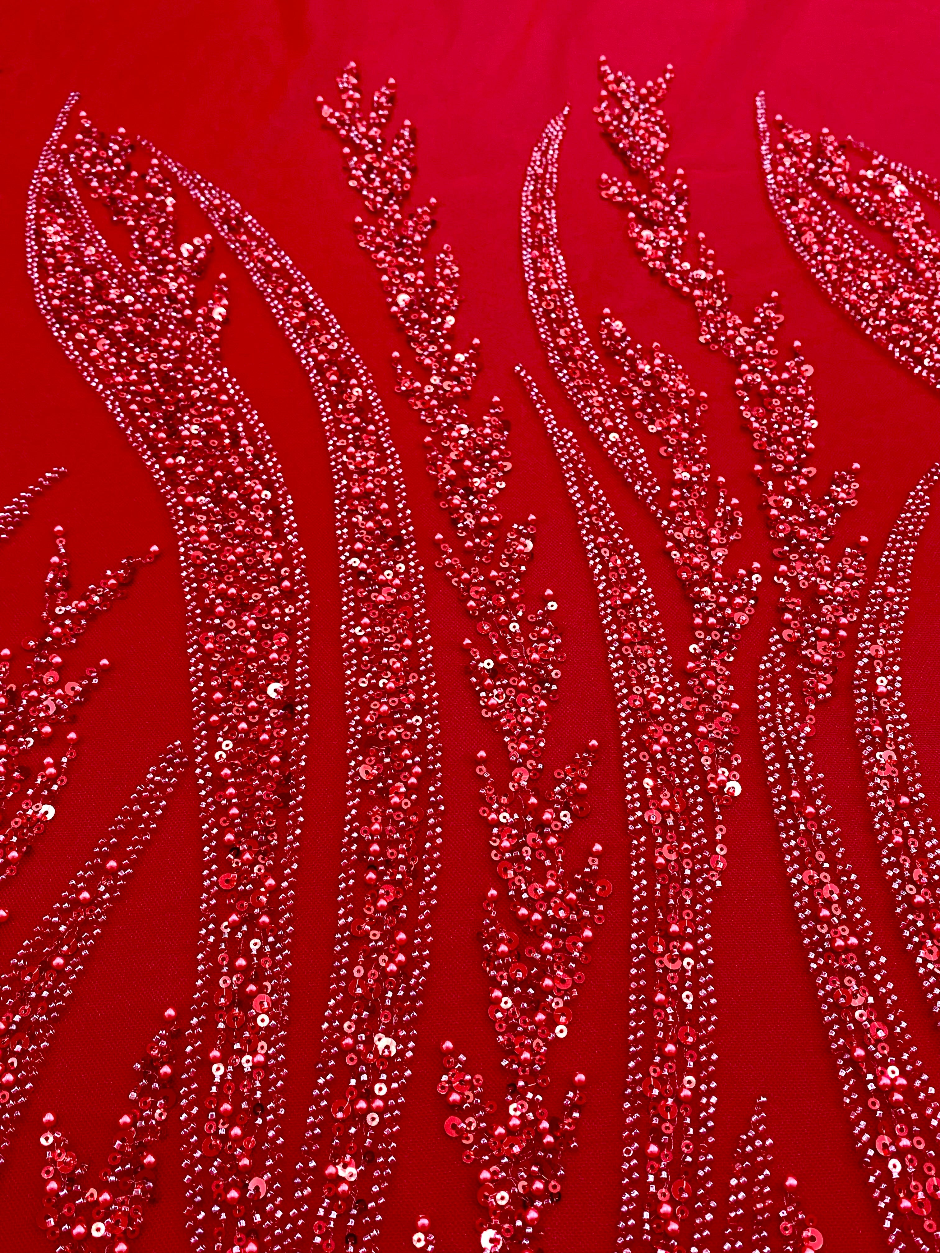Piros Couture csipke geometriai mintával, gyöngyökkel, gyöngyöcskékkel és flitterekkel
