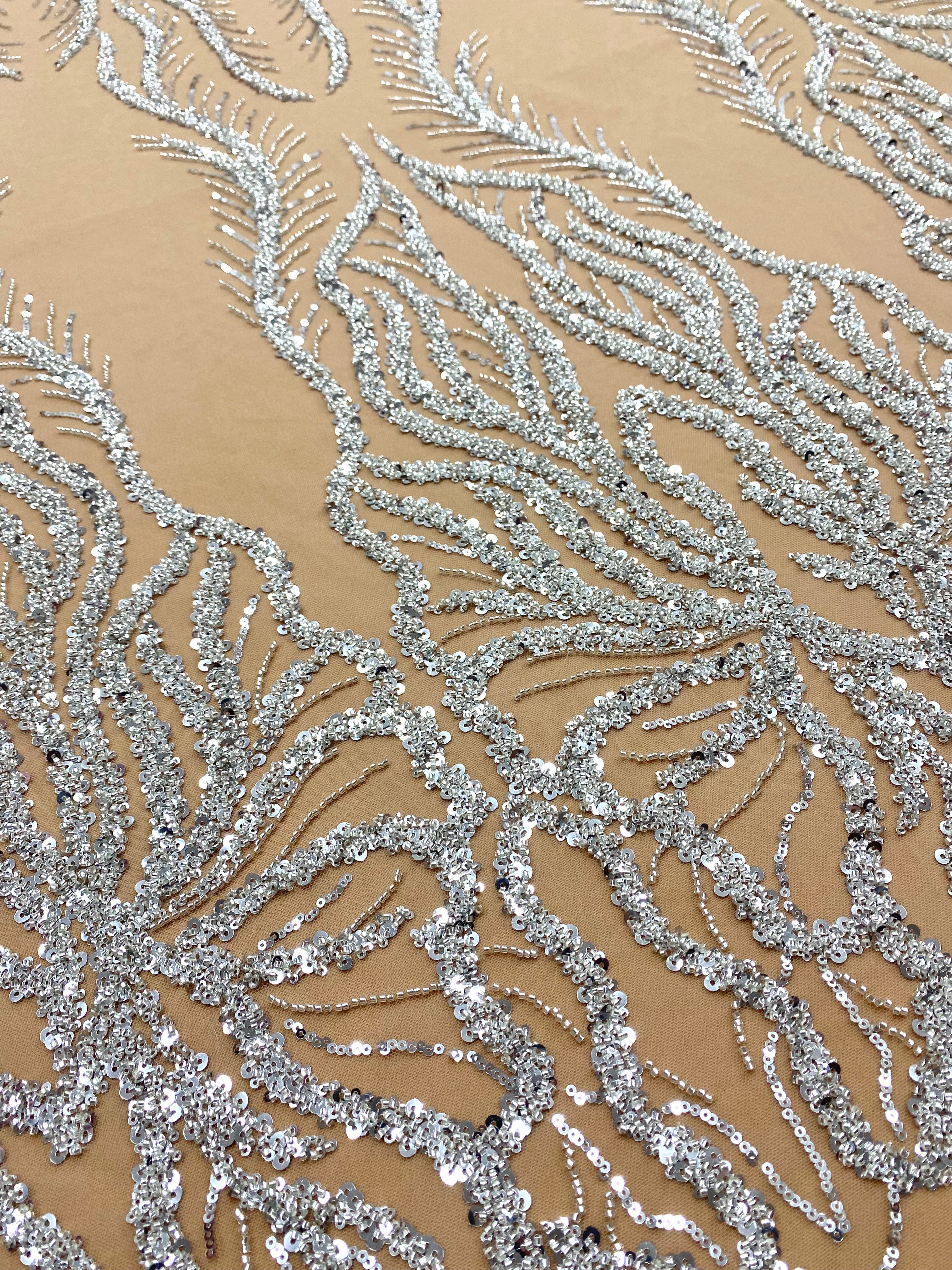 Csipke Couture ezüst tüll nude panellel, gyöngyökkel és flitterekkel