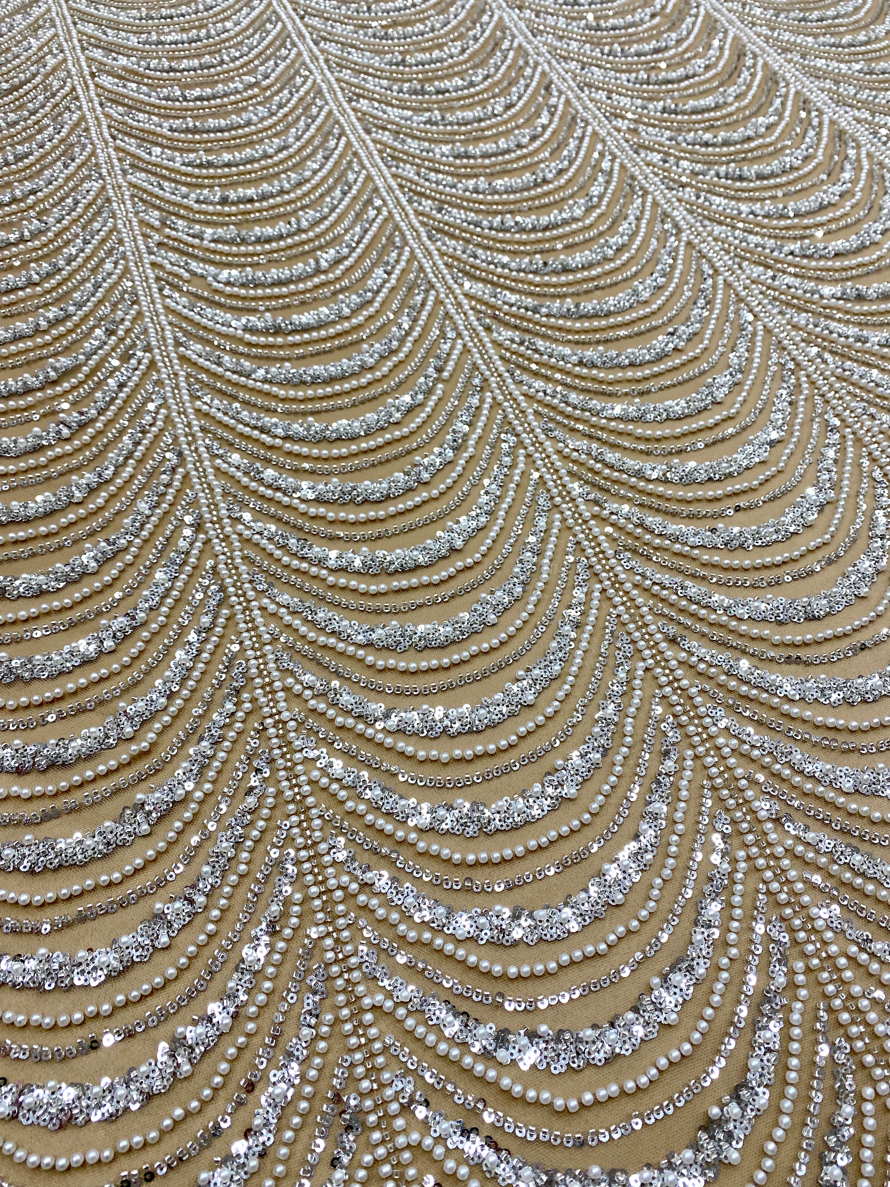 Ezüst Couture Csipke Nude Tüllön Geometriai Mintával, Gyöngyökkel, Gyöngyökkel és Flitterekkel