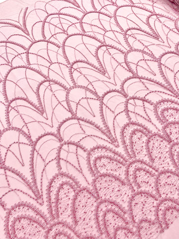 Dantela Couture Roz cu Model Geometric, cu Perle, Margele si Paiete