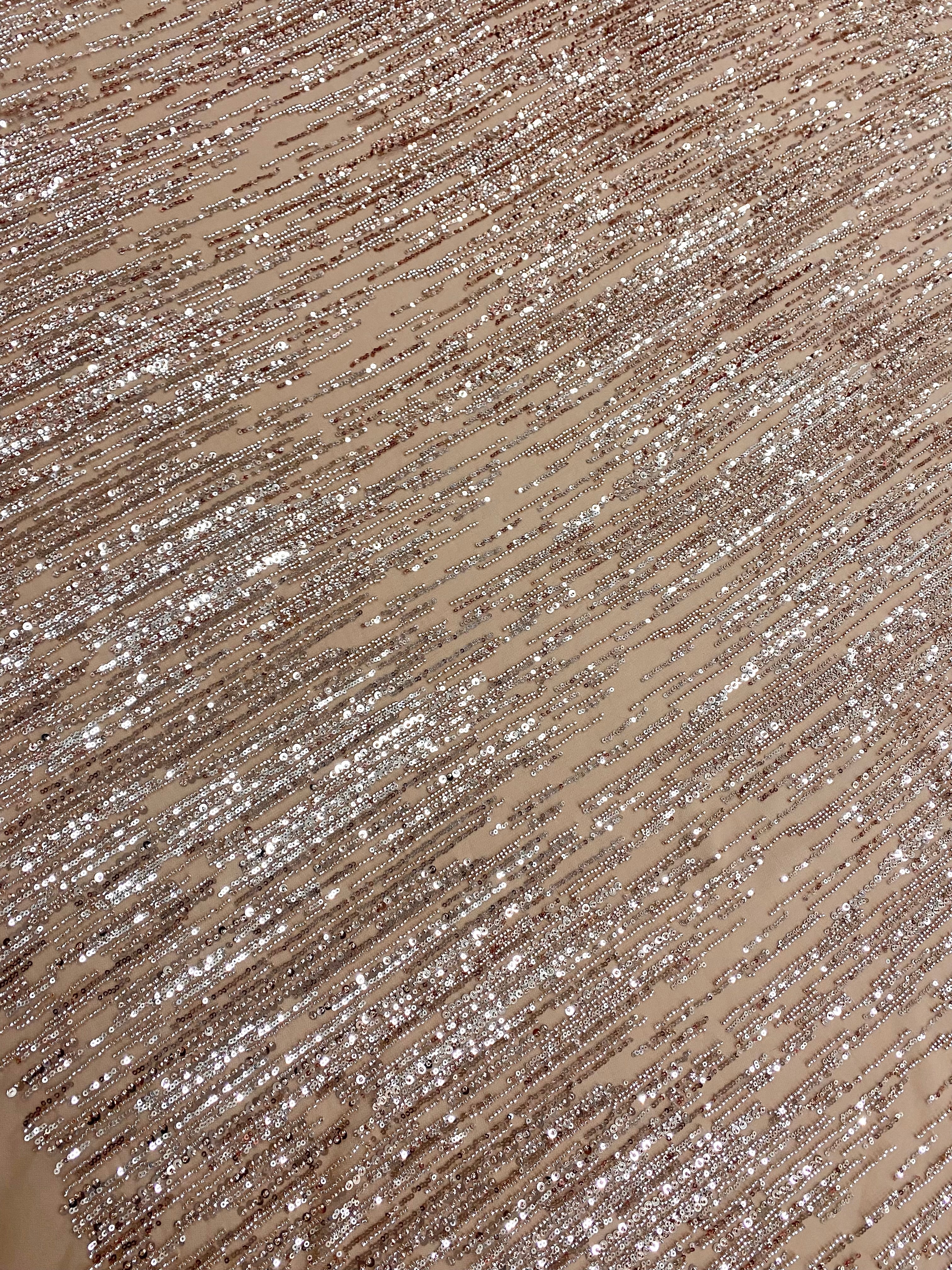 Dantela Couture Arany Rose lineáris mintával, gyöngyökkel és flitterekkel