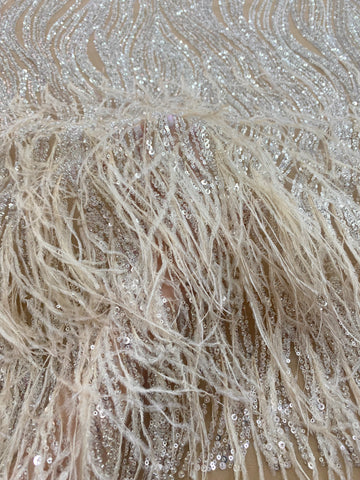 Dantela Couture Argintie pe Tulle Nude cu Pene de Strut, cu Model Liniar, cu Margele si Paiete