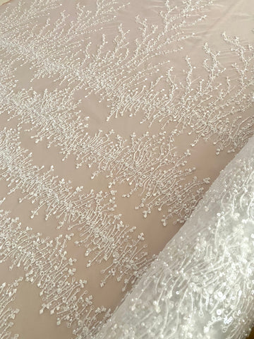 Dantela Couture Ivory geometriai mintával, gyöngyökkel, gyöngyöcskékkel és flitterekkel