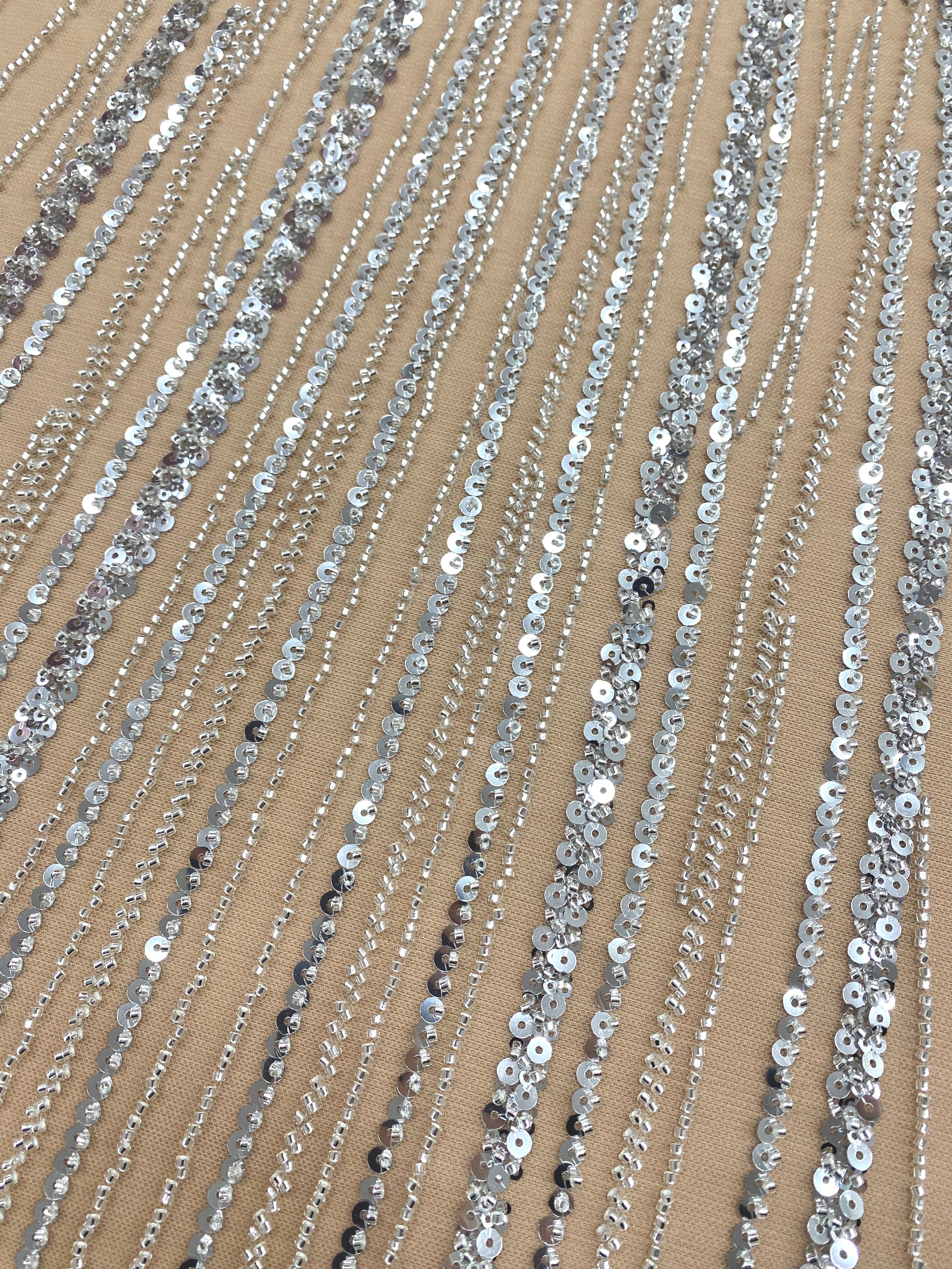 Csipke Couture ezüst tüll nude panellel, gyöngyökkel és flitterekkel