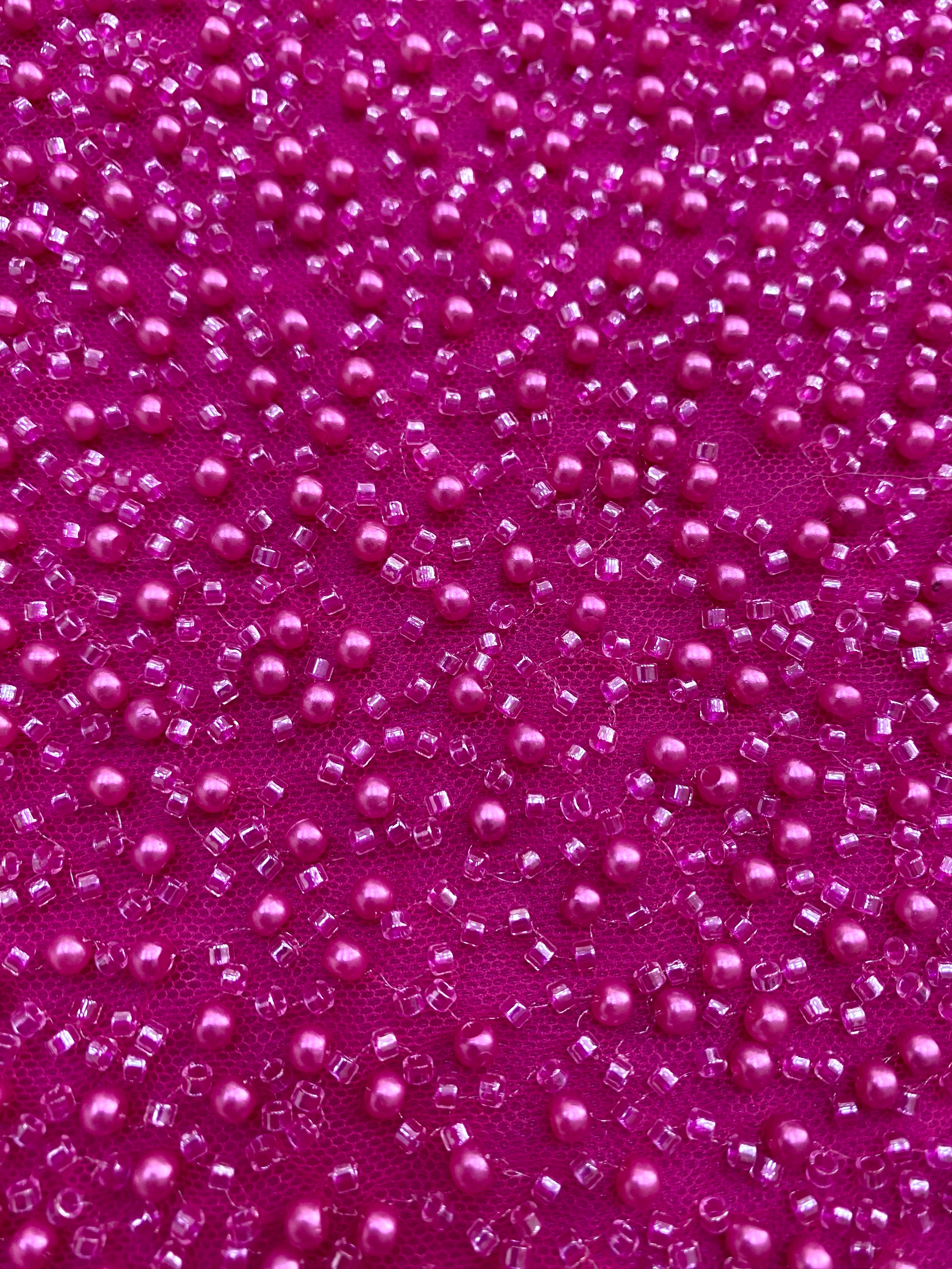 Dantela Couture Fucsia általános mintával, gyöngyökkel és gyöngyöcskékkel
