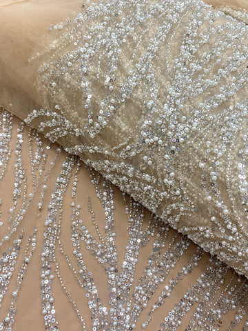 Dantela Couture Argintie pe Tulle Nude cu Model Geometric, cu Perle, Margele si Paiete