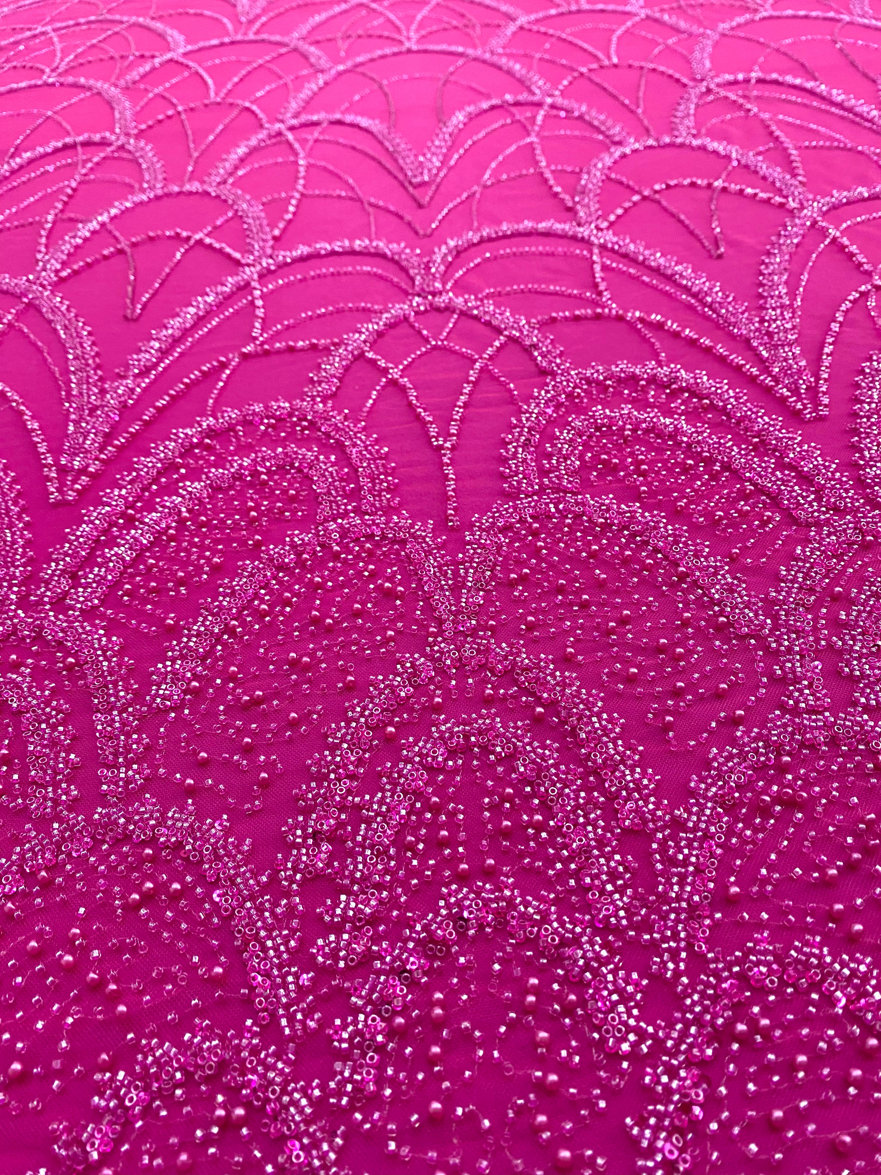 Dantela Couture Fucsia cu Model Geometric, cu Perle, Margele si Paiete