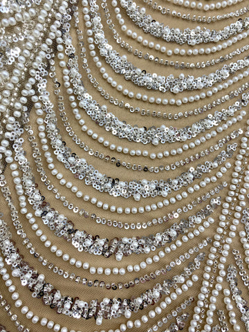 Ezüst Couture Csipke Nude Tüllön Geometriai Mintával, Gyöngyökkel, Gyöngyökkel és Flitterekkel