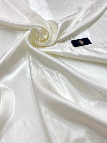 Folyékony Satin Fix Krém Világos