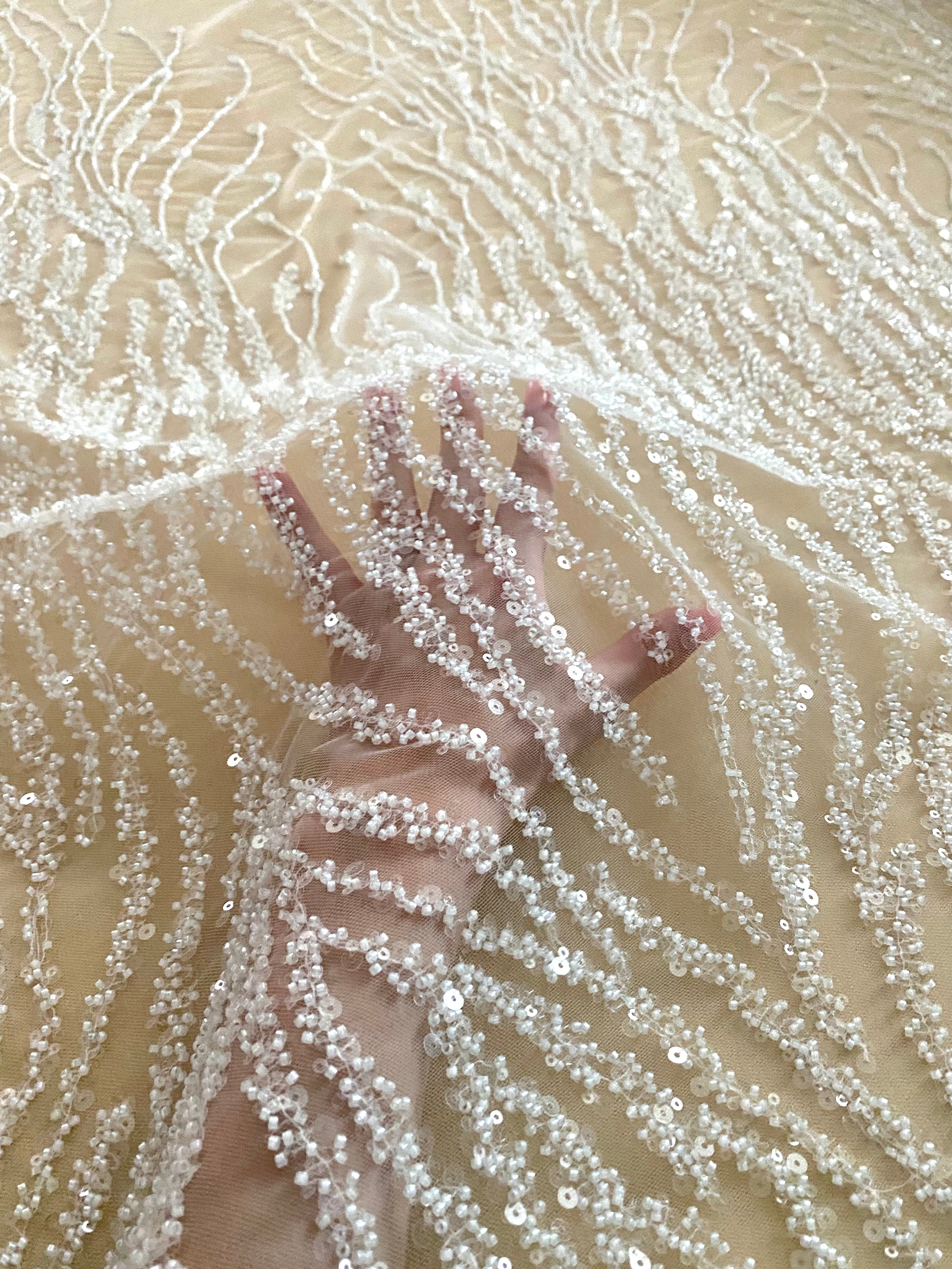 Dantela Couture Ivory gyöngyökkel és flitterekkel