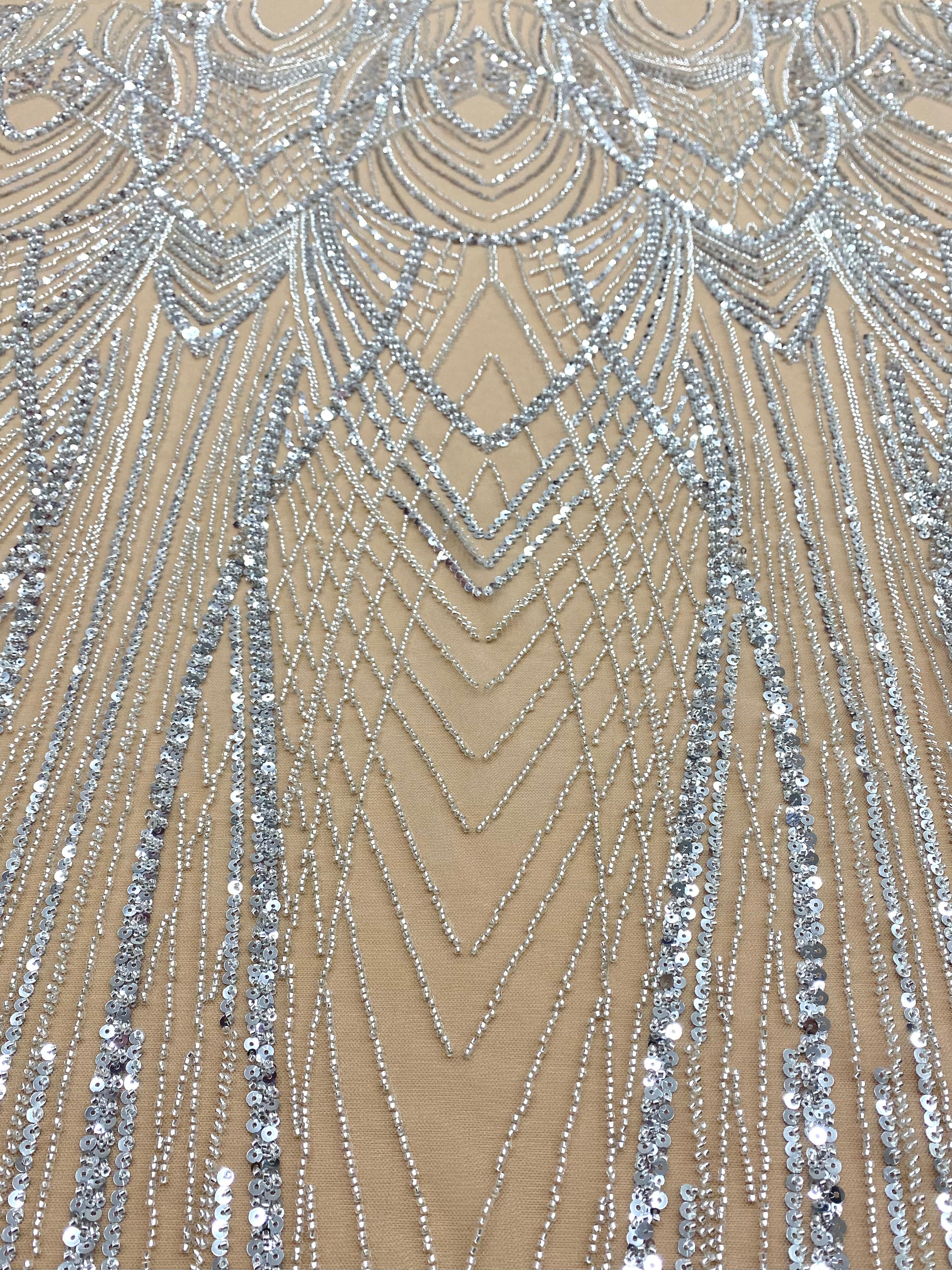 Csipke Couture ezüst tüll nude panellel, gyöngyökkel és flitterekkel