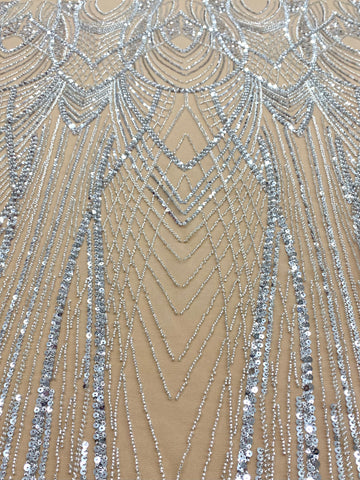 Csipke Couture ezüst tüll nude panellel, gyöngyökkel és flitterekkel