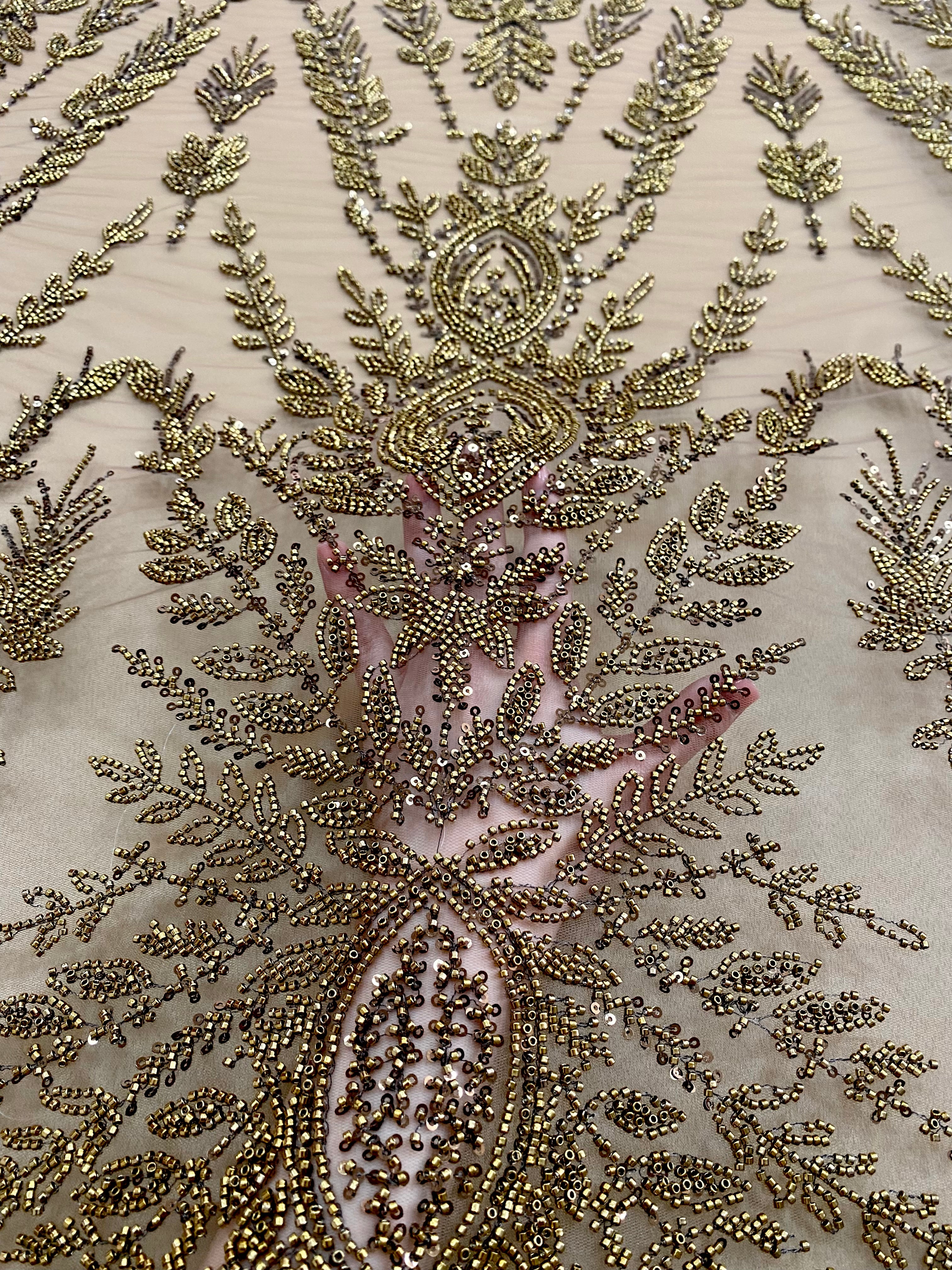 Dantela Couture Antik Arany Szimmetrikus Mintával, Gyöngyökkel és Flitterekkel
