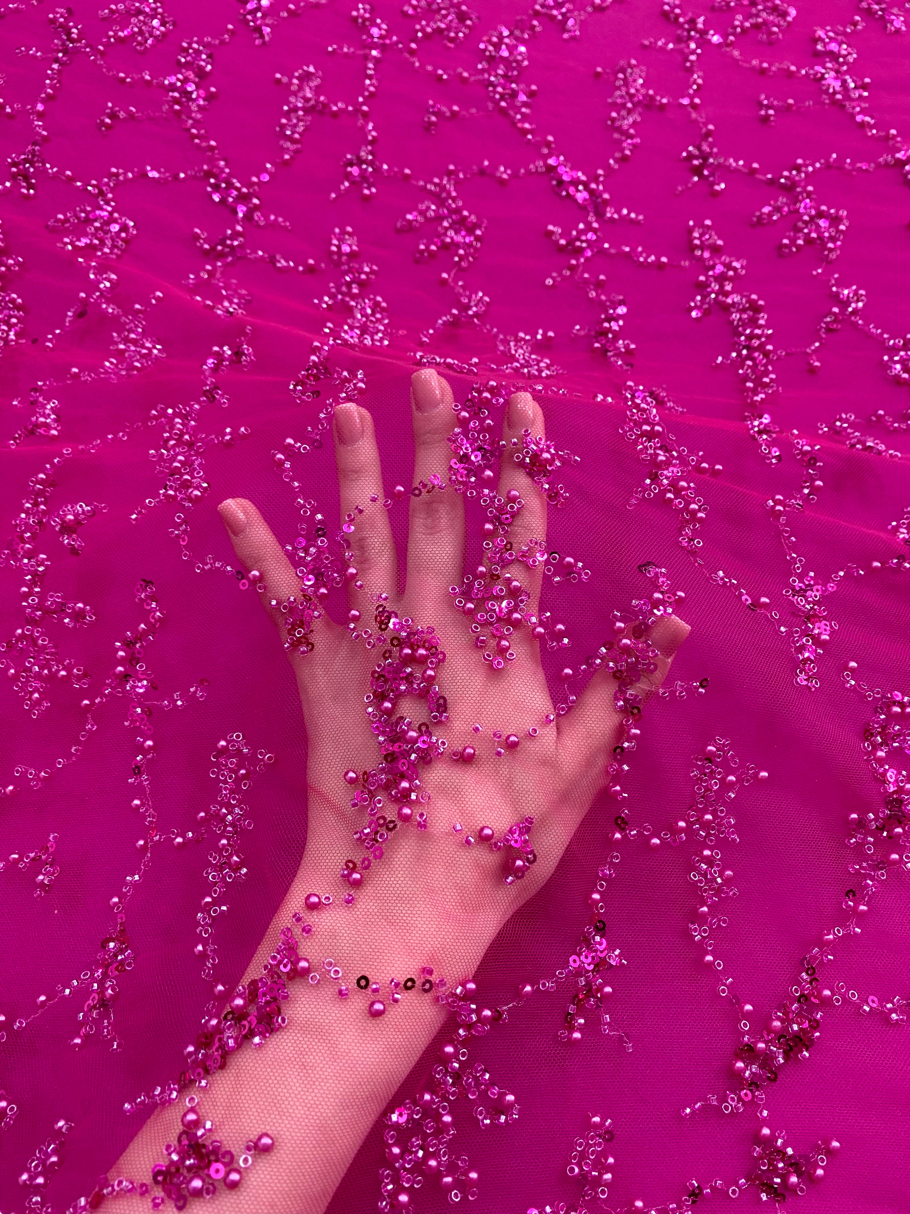 Dantela Couture Fucsia cu Perle, Margele si Paiete