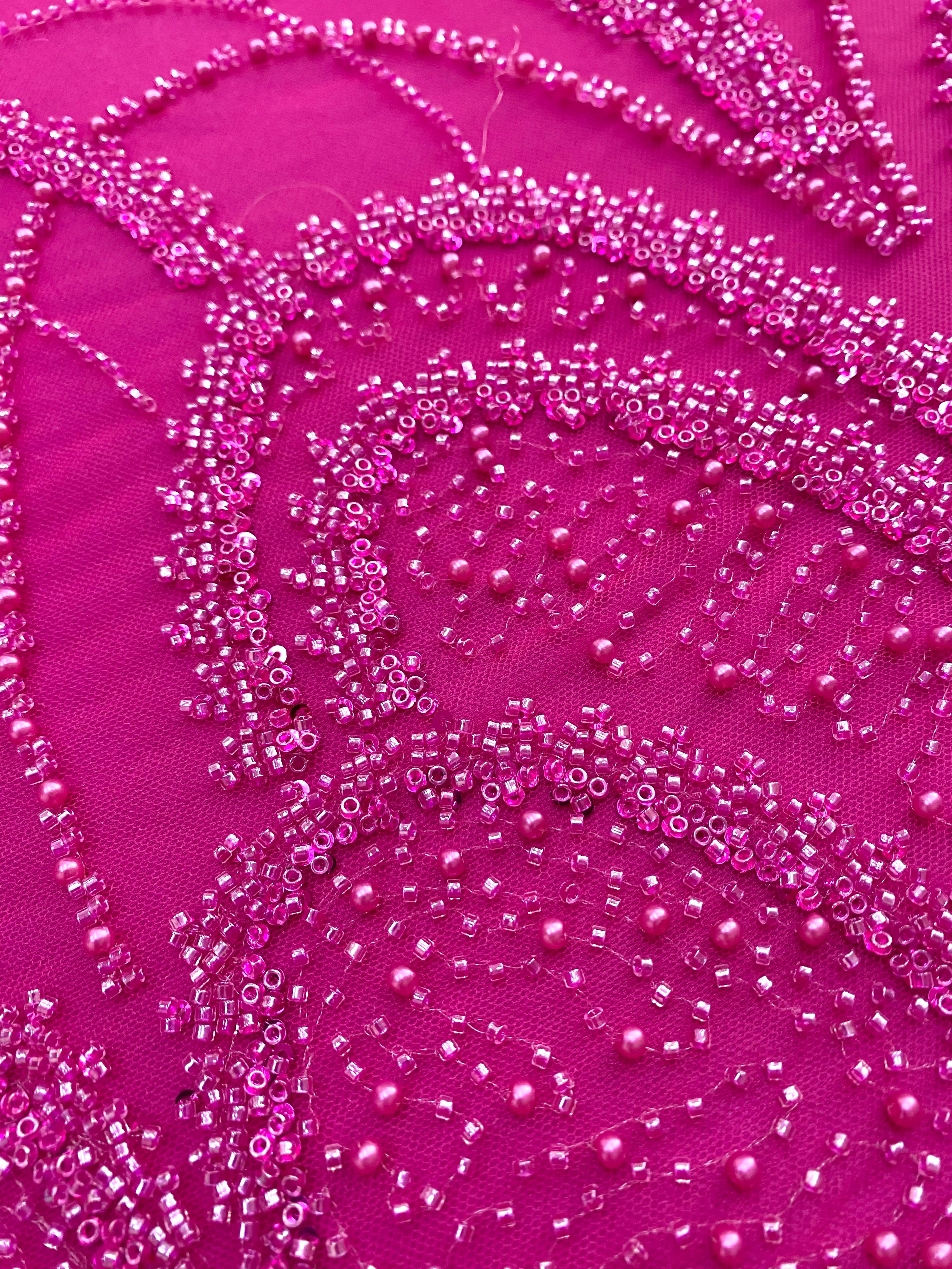 Dantela Couture Fucsia cu Model Geometric, cu Perle, Margele si Paiete