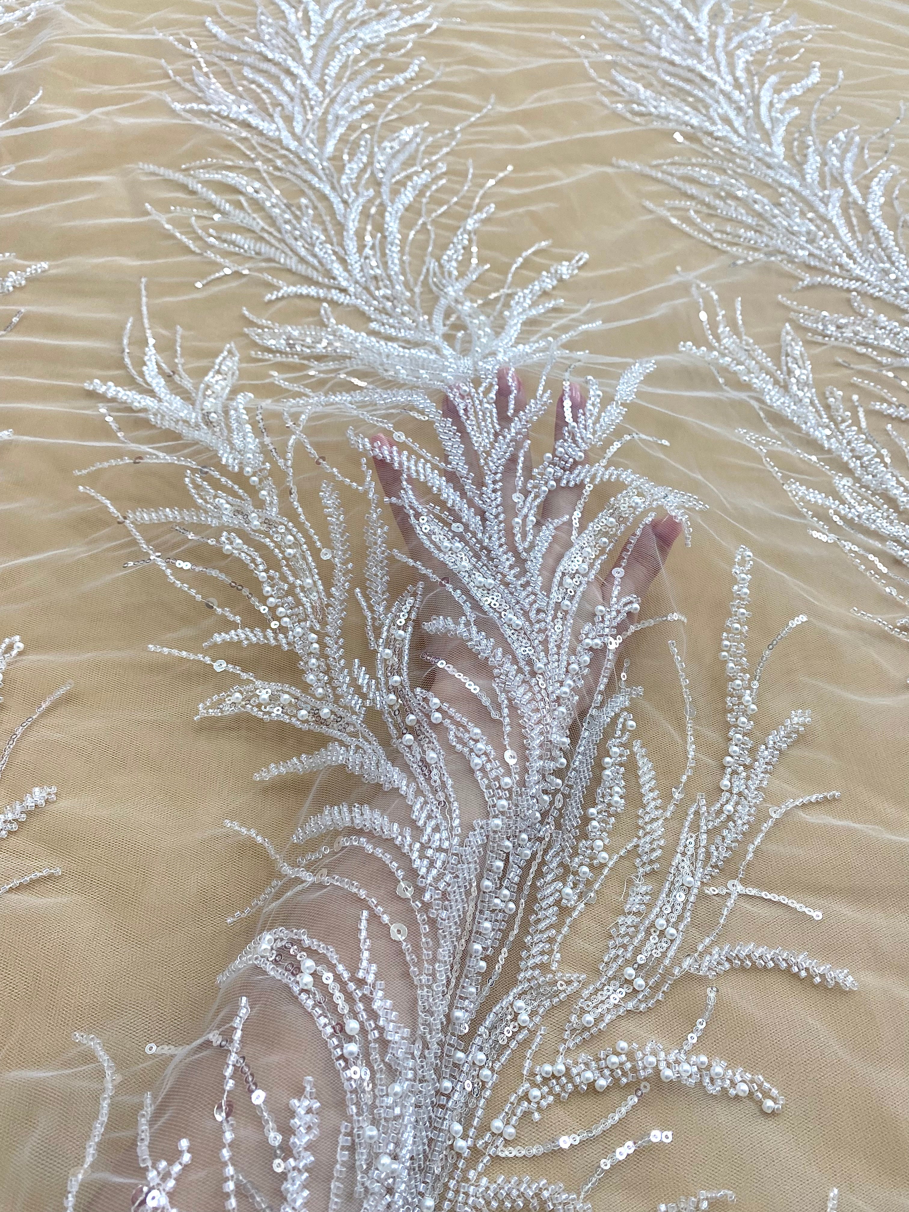 Dantela Couture Diamond ágakkal, gyöngyökkel, gyöngyöcskékkel és flitterekkel